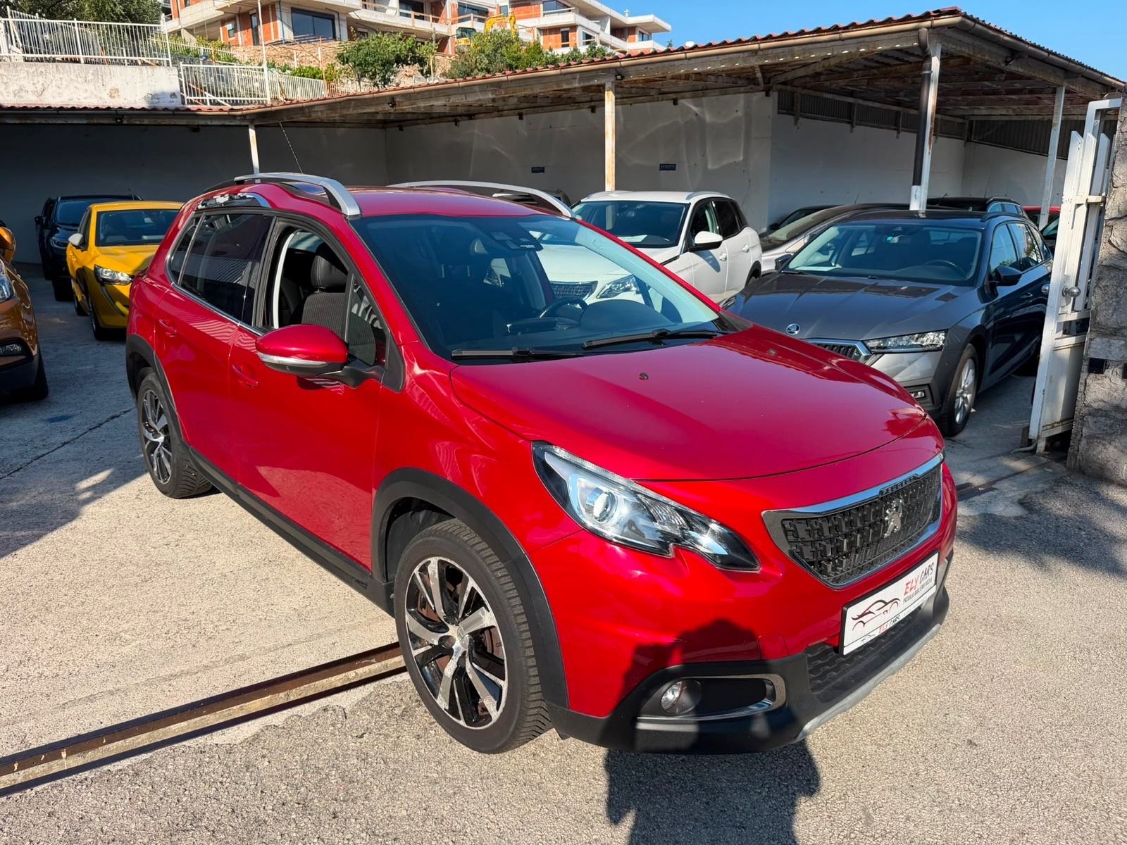 Peugeot 2008 1,2 110Ks automatik ALLUR/NAVIGACIJA/PARKING KAMERA, fotografija 3