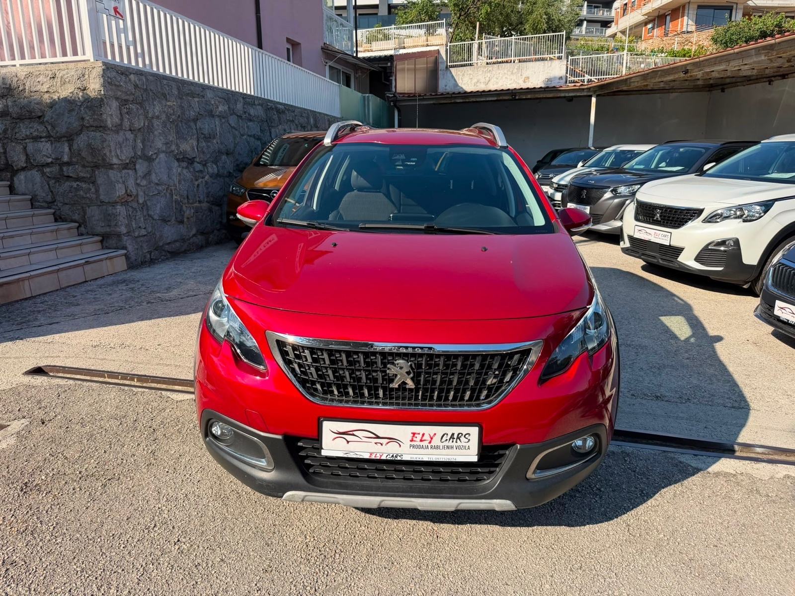 Peugeot 2008 1,2 110Ks automatik ALLUR/NAVIGACIJA/PARKING KAMERA, fotografija 8