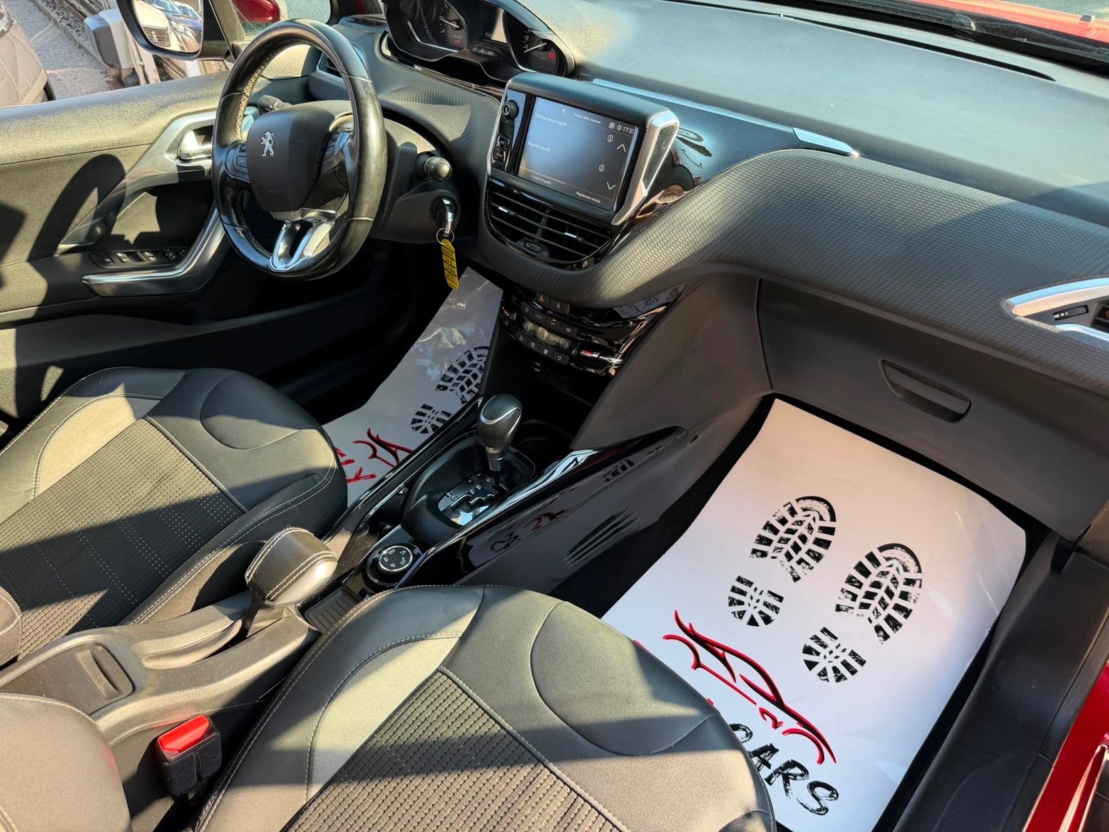 Peugeot 2008 1,2 110Ks automatik ALLUR/NAVIGACIJA/PARKING KAMERA, fotografija 16