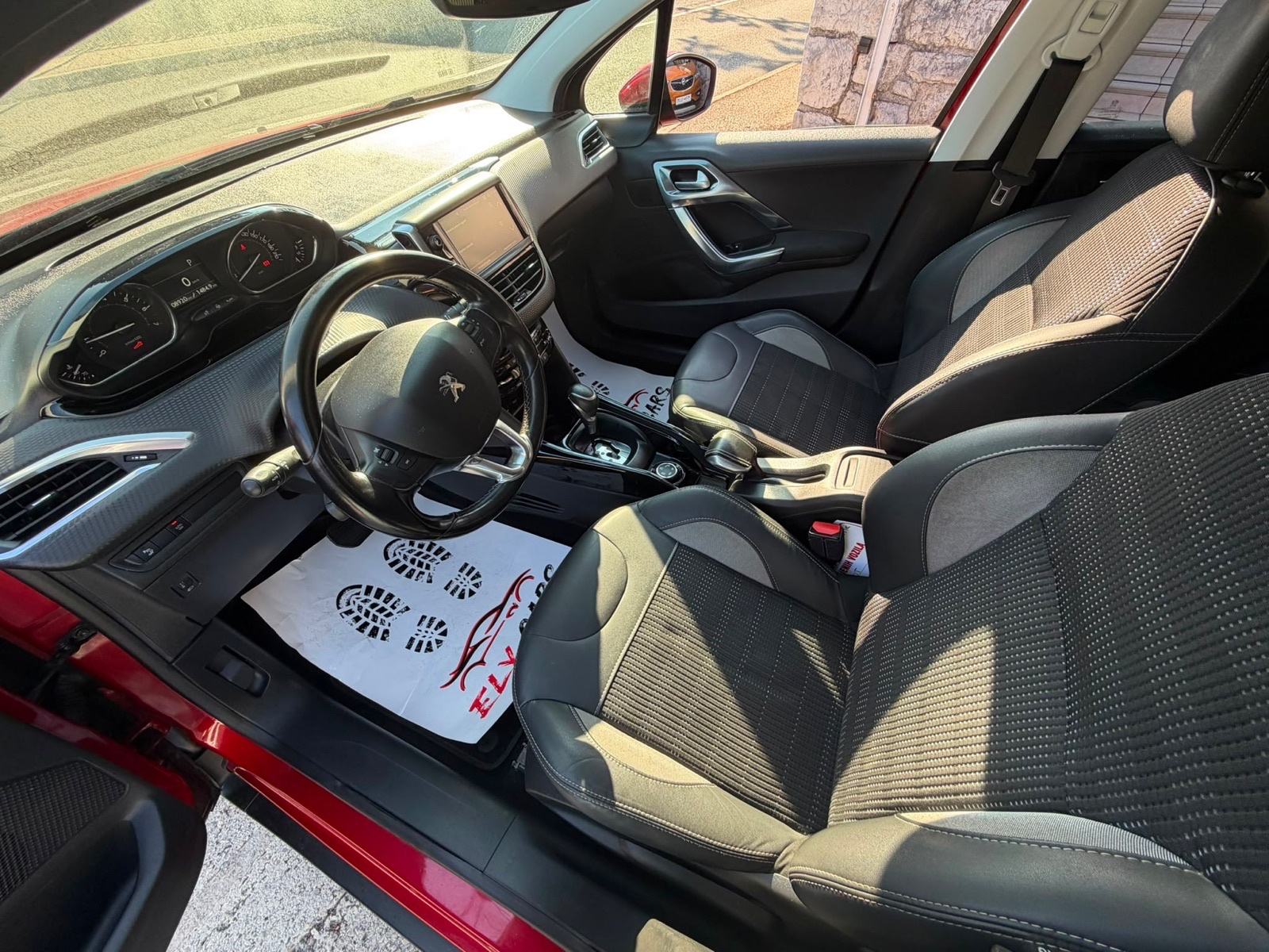 Peugeot 2008 1,2 110Ks automatik ALLUR/NAVIGACIJA/PARKING KAMERA, fotografija 13
