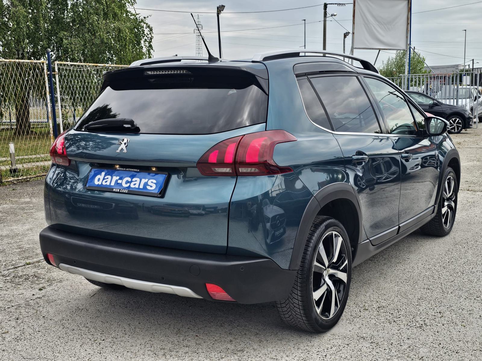 Peugeot 2008 1,2 110ks"CROSSWAY"-AUTOMATIK-PANORAMA-FULL-SERVISNA-GAR., fotografija 7