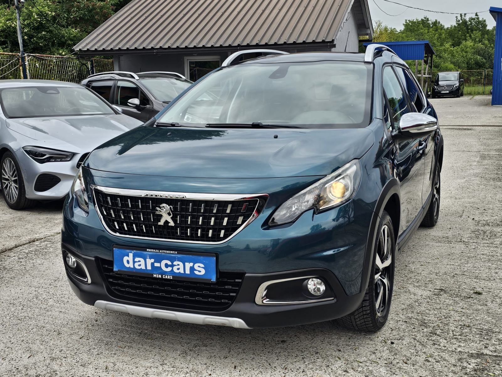 Peugeot 2008 1,2 110ks"CROSSWAY"-AUTOMATIK-PANORAMA-FULL-SERVISNA-GAR., pogled izvana - slika 3