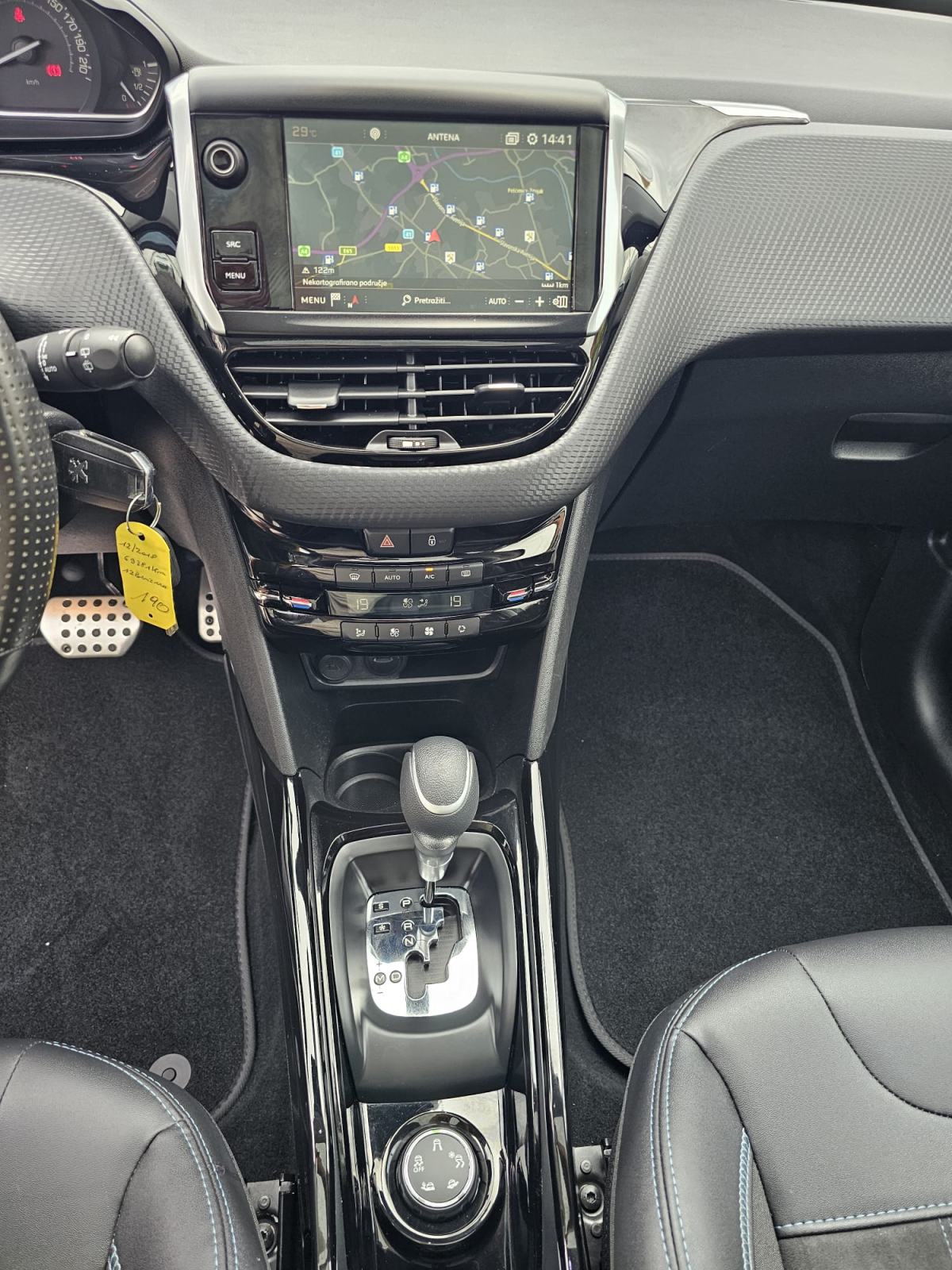 Peugeot 2008 1,2 110ks"CROSSWAY"-AUTOMATIK-PANORAMA-FULL-SERVISNA-GAR., fotografija 10