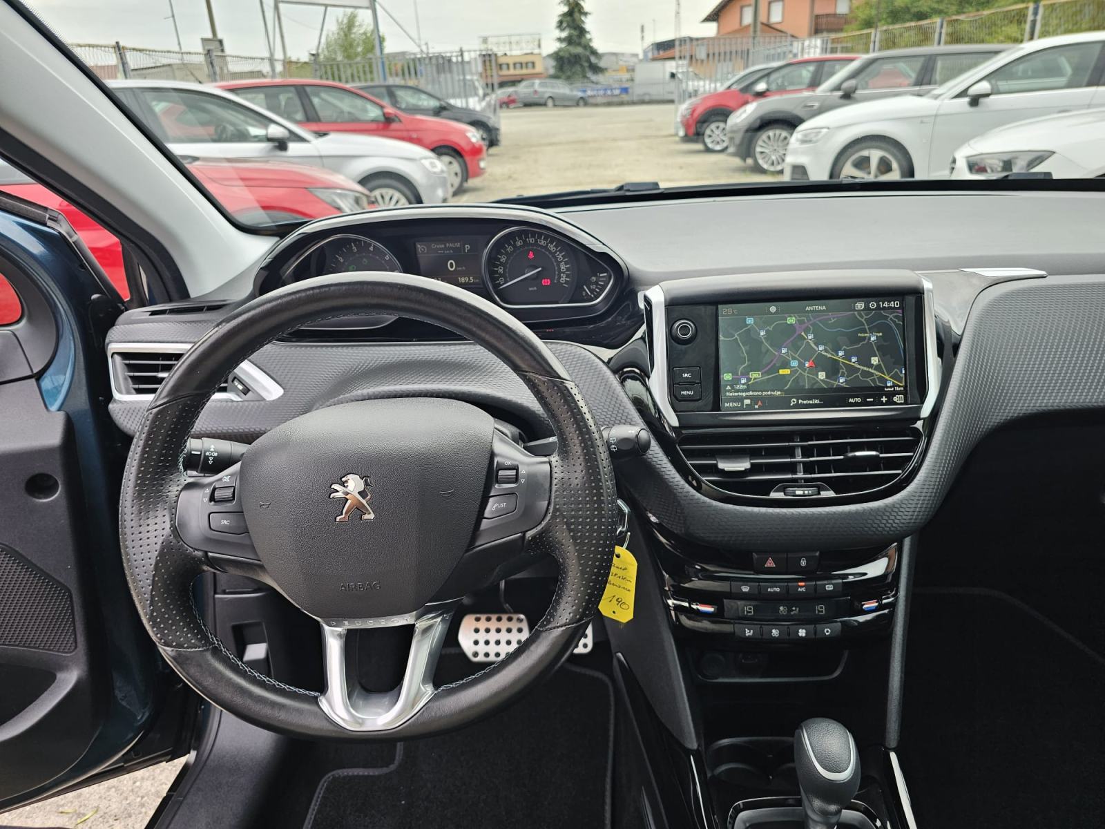Peugeot 2008 1,2 110ks"CROSSWAY"-AUTOMATIK-PANORAMA-FULL-SERVISNA-GAR., fotografija 12