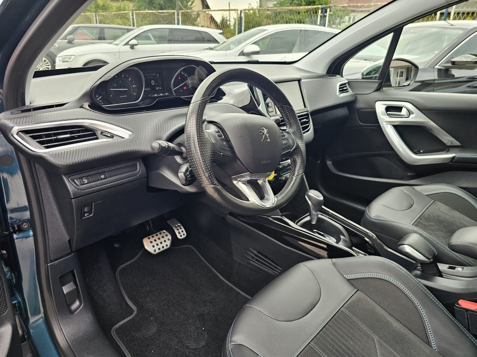 Peugeot 2008 1,2 110ks"CROSSWAY"-AUTOMATIK-PANORAMA-FULL-SERVISNA-GAR., fotografija 13