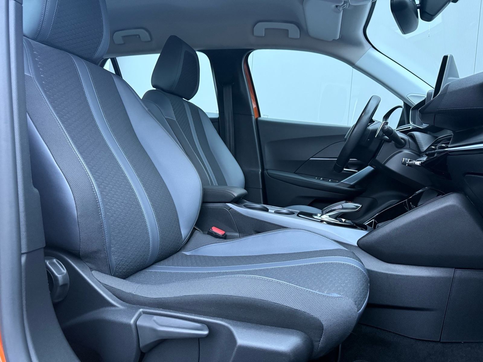 Peugeot 2008 1.2 130ks Allure*AUTOMATIK*LED*KAMERA*JAMSTVO*, fotografija 17