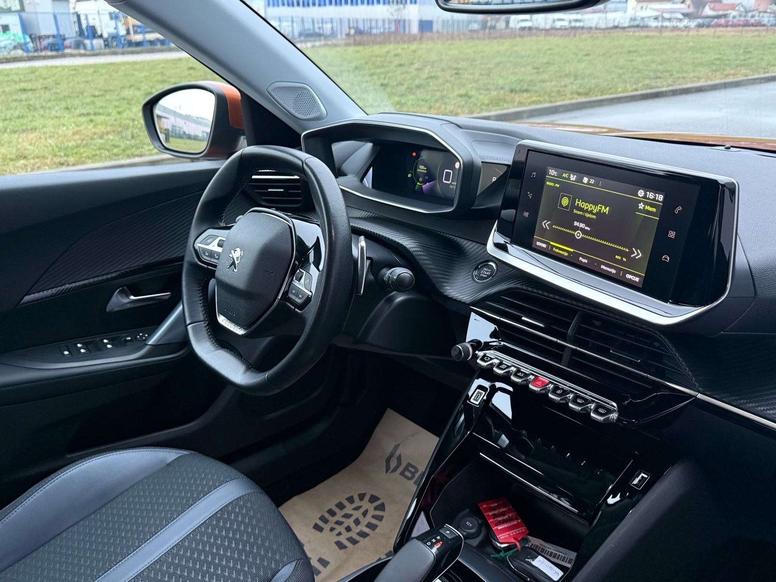 Peugeot 2008 1.2 130ks Allure*AUTOMATIK*LED*KAMERA*JAMSTVO*, fotografija 19