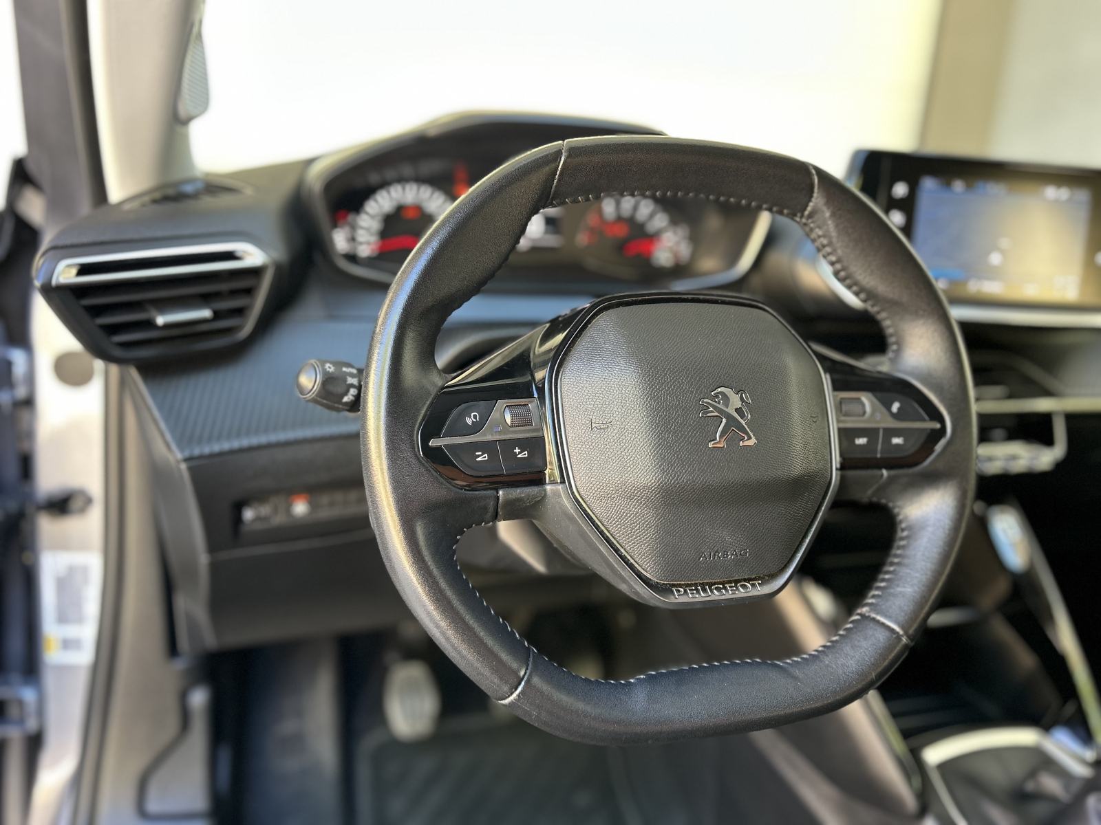 Peugeot 2008 1,2 ACTIVE | Led | Navi, fotografija 19