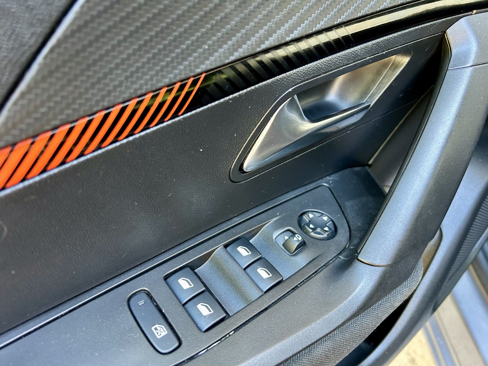 Peugeot 2008 1,2 ACTIVE | Led | Navi, fotografija 15