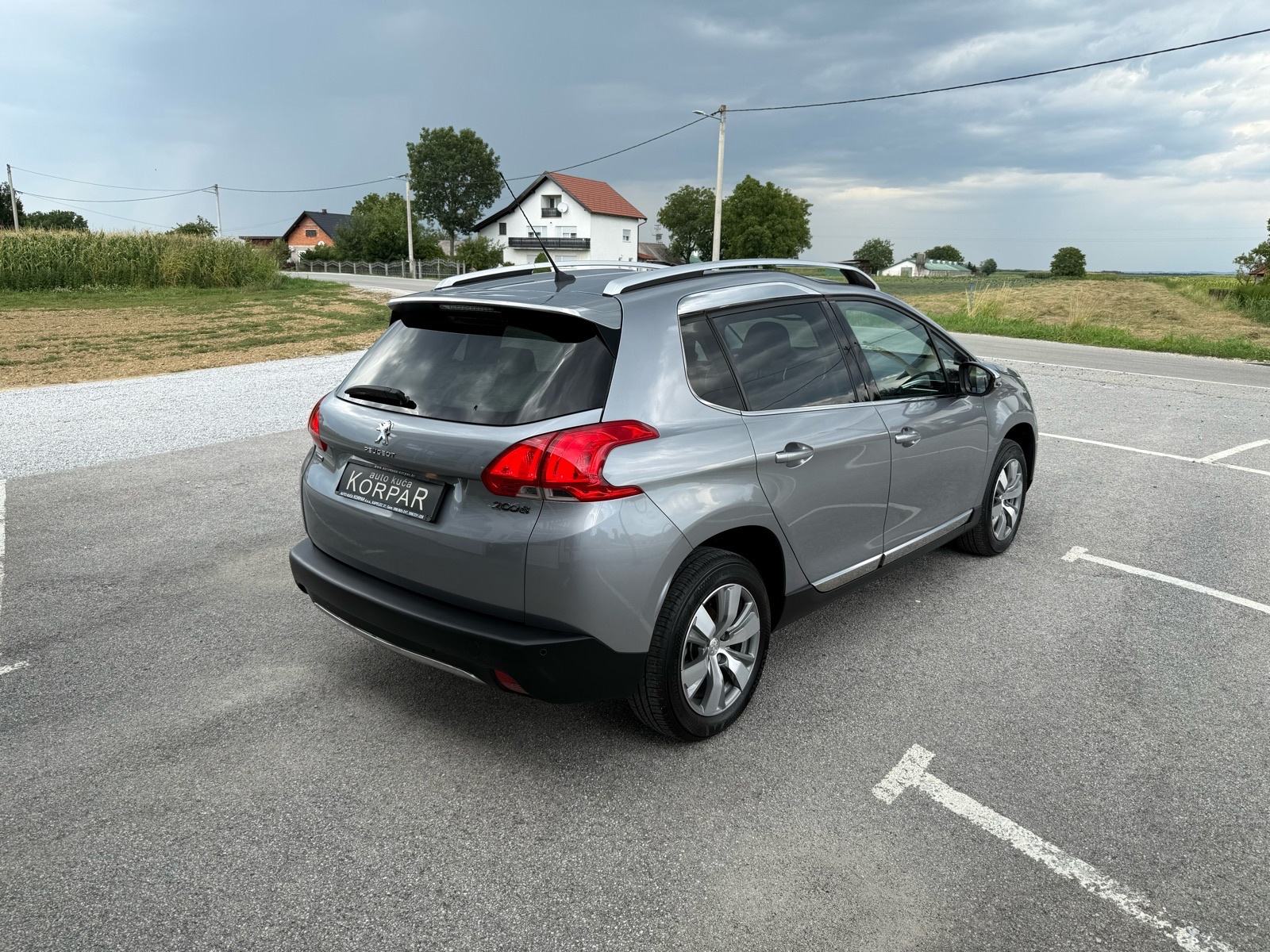 Peugeot 2008 1,2 PURETECH ALLURE, 81kw, SAMO 66.000km, VELIKI SERVIS, fotografija 5