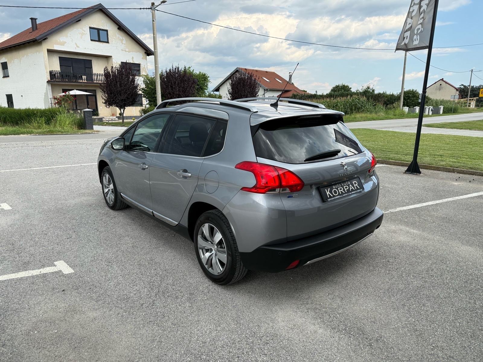 Peugeot 2008 1,2 PURETECH ALLURE, 81kw, SAMO 66.000km, VELIKI SERVIS, fotografija 7