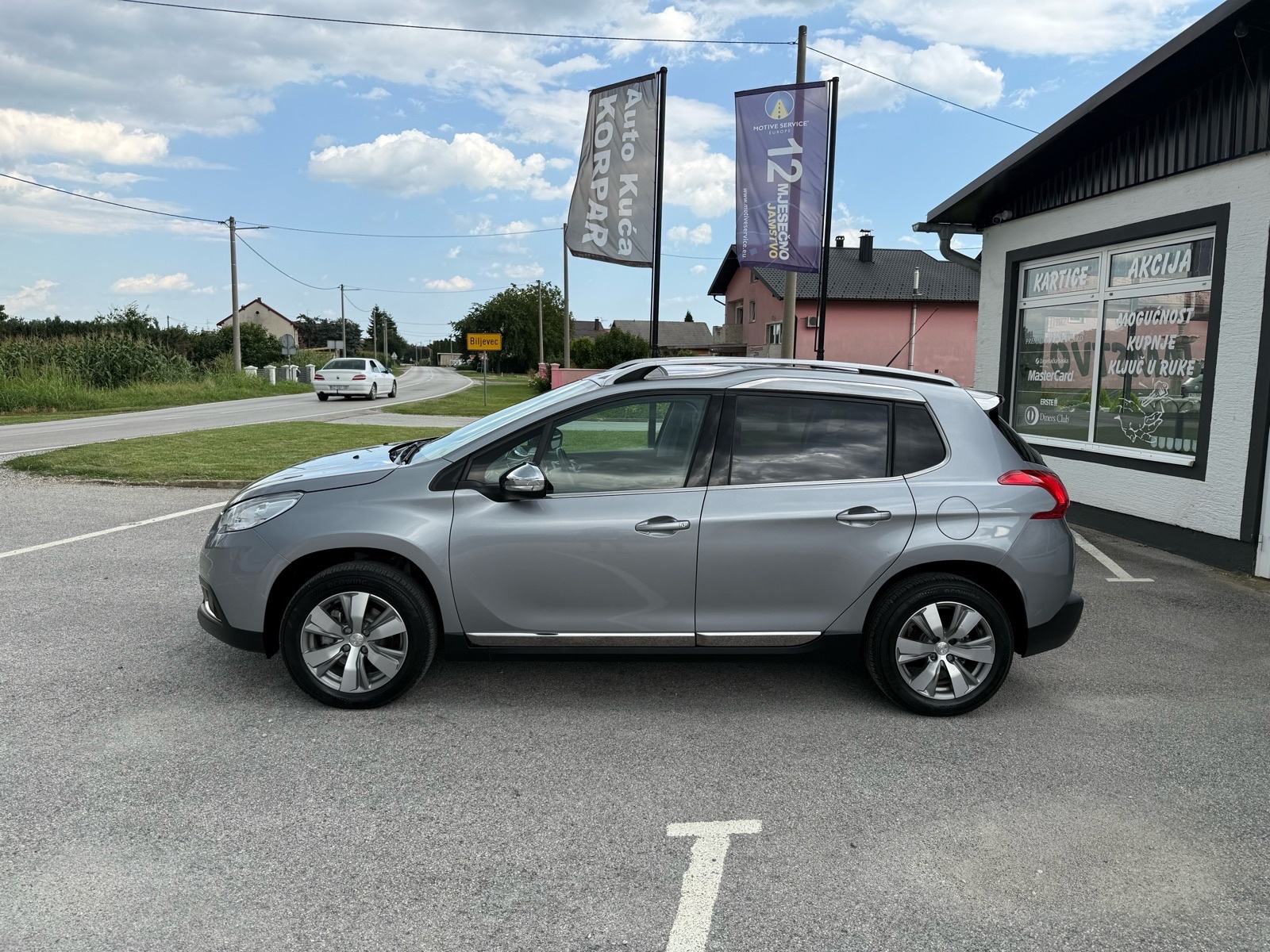 Peugeot 2008 1,2 PURETECH ALLURE, 81kw, SAMO 66.000km, VELIKI SERVIS, fotografija 8