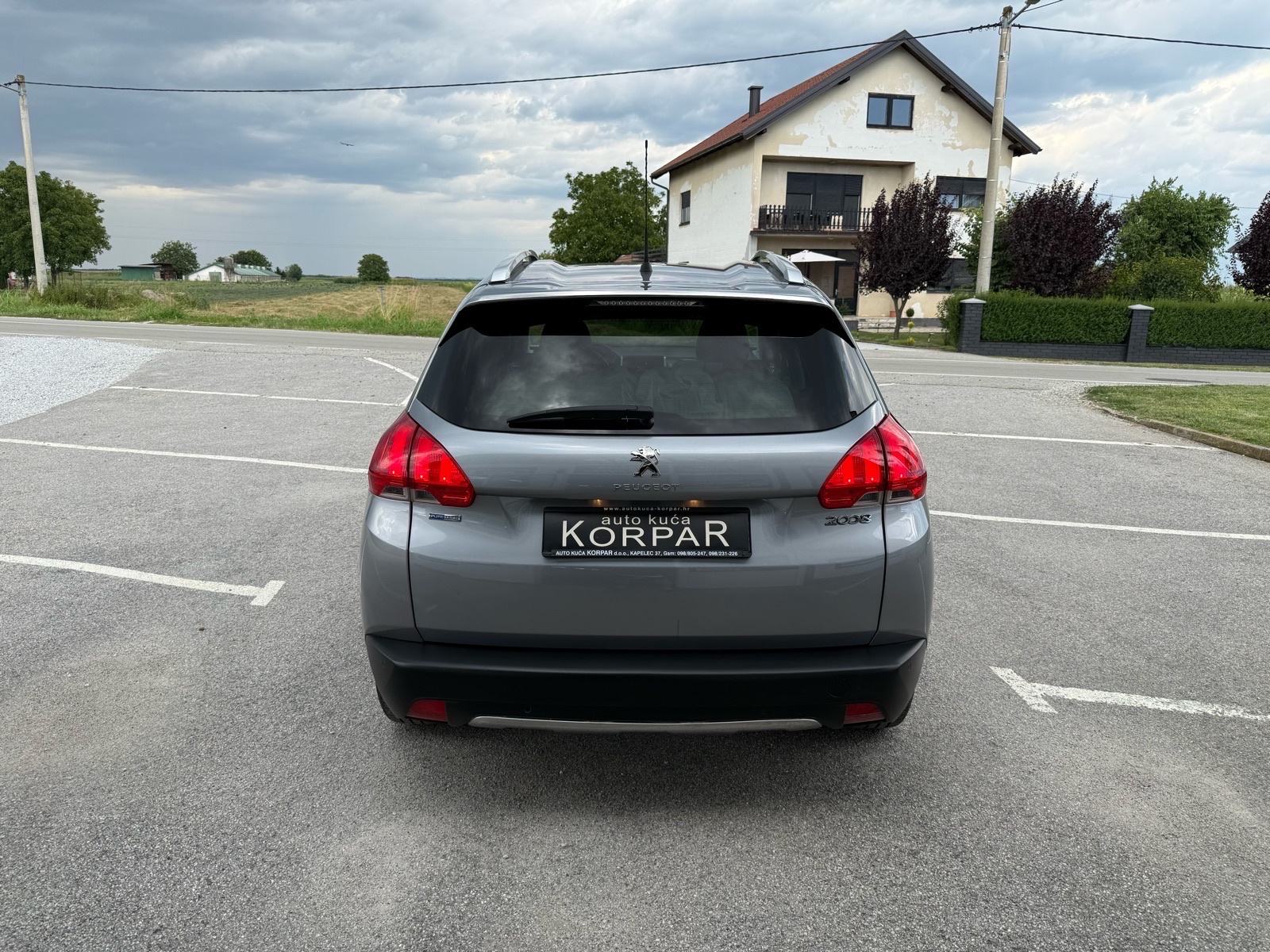 Peugeot 2008 1,2 PURETECH ALLURE, 81kw, SAMO 66.000km, VELIKI SERVIS, fotografija 6