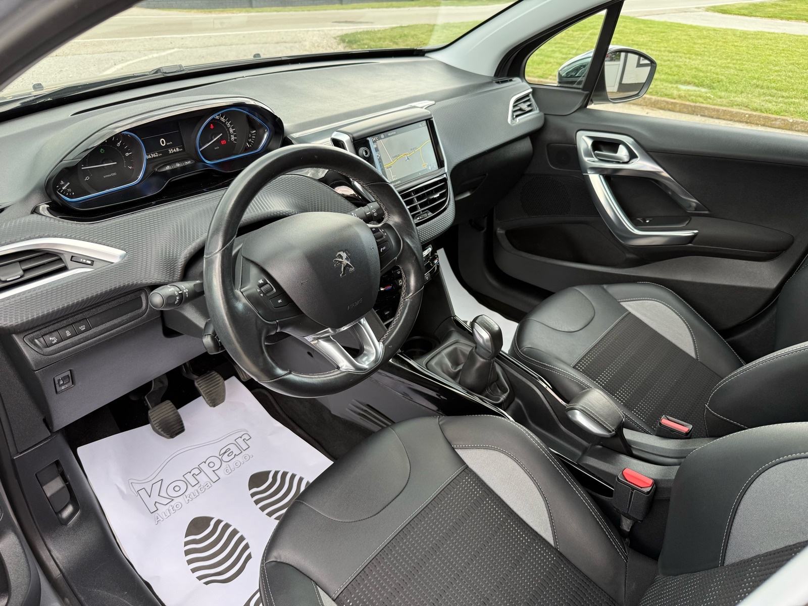 Peugeot 2008 1,2 PURETECH ALLURE, 81kw, SAMO 66.000km, VELIKI SERVIS, fotografija 9