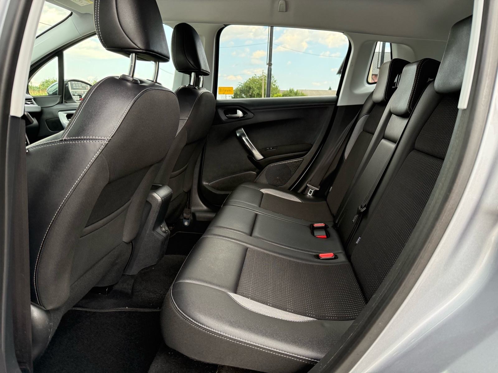 Peugeot 2008 1,2 PURETECH ALLURE, 81kw, SAMO 66.000km, VELIKI SERVIS, fotografija 16