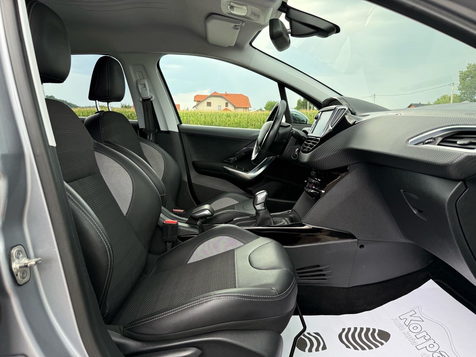 Peugeot 2008 1,2 PURETECH ALLURE, 81kw, SAMO 66.000km, VELIKI SERVIS, fotografija 14