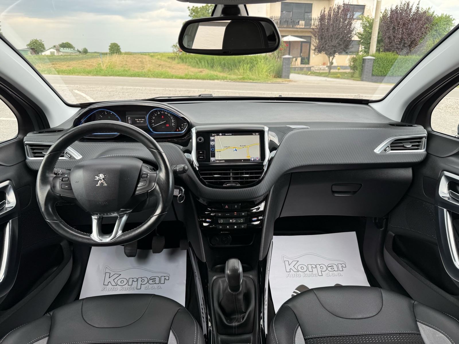 Peugeot 2008 1,2 PURETECH ALLURE, 81kw, SAMO 66.000km, VELIKI SERVIS, fotografija 12