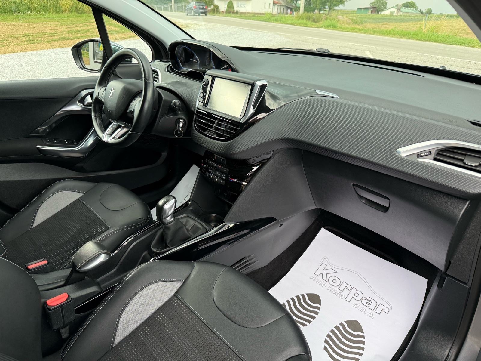Peugeot 2008 1,2 PURETECH ALLURE, 81kw, SAMO 66.000km, VELIKI SERVIS, fotografija 13