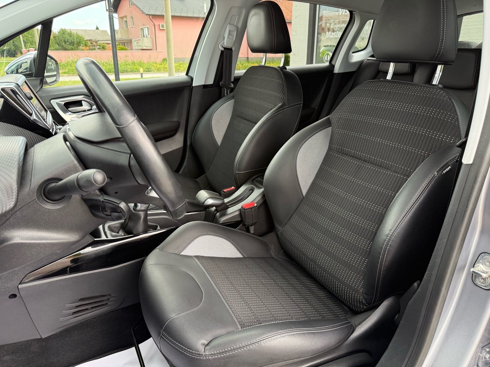 Peugeot 2008 1,2 PURETECH ALLURE, 81kw, SAMO 66.000km, VELIKI SERVIS, fotografija 11