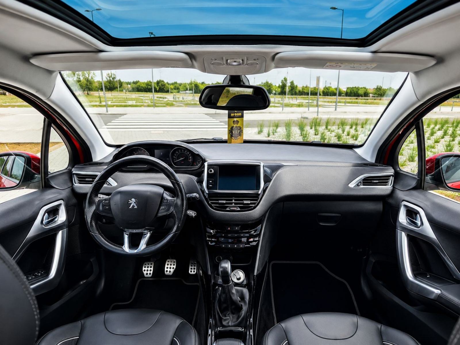 Peugeot 2008 1.2 ALLURE + - APSOLUTNA FULL OPREMA - JEDAN VOZAČ - TOP, fotografija 10