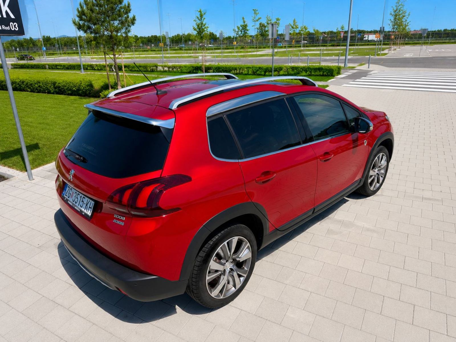 Peugeot 2008 1.2 ALLURE + - APSOLUTNA FULL OPREMA - JEDAN VOZAČ - TOP, fotografija 8