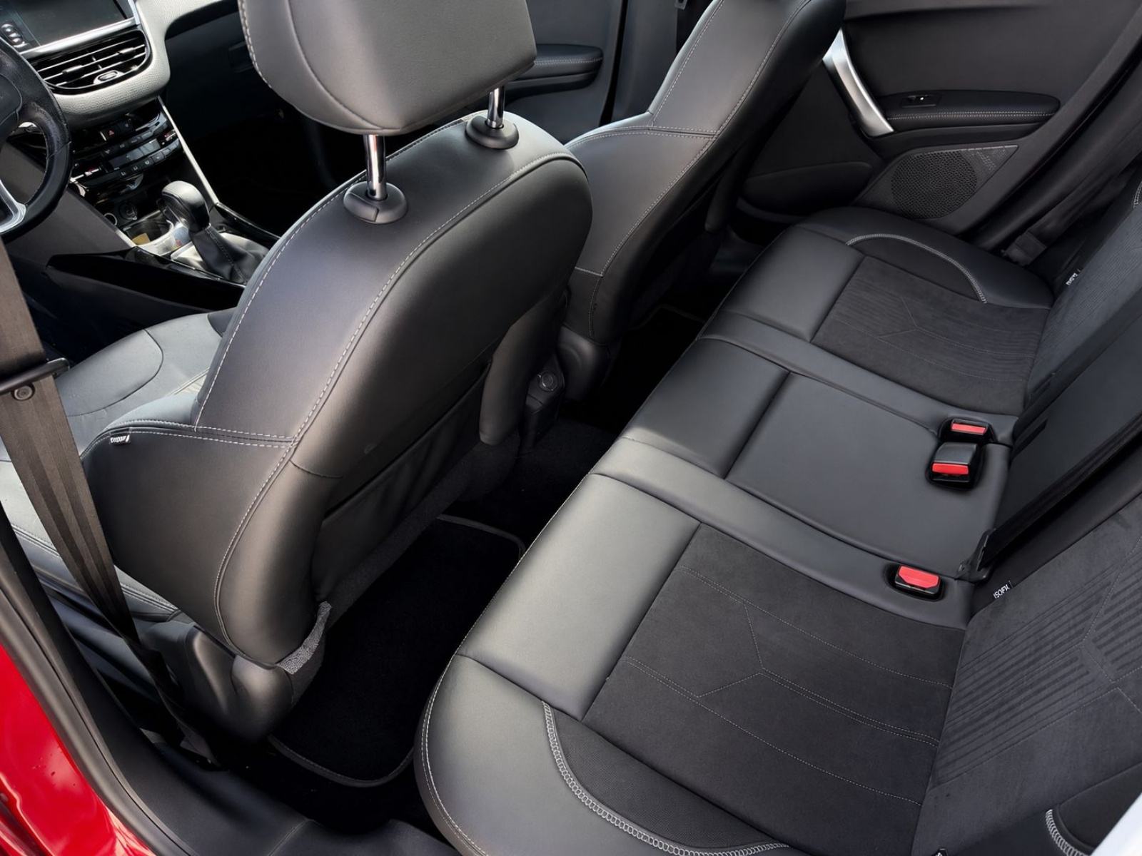 Peugeot 2008 1.2 ALLURE + - APSOLUTNA FULL OPREMA - JEDAN VOZAČ - TOP, fotografija 13