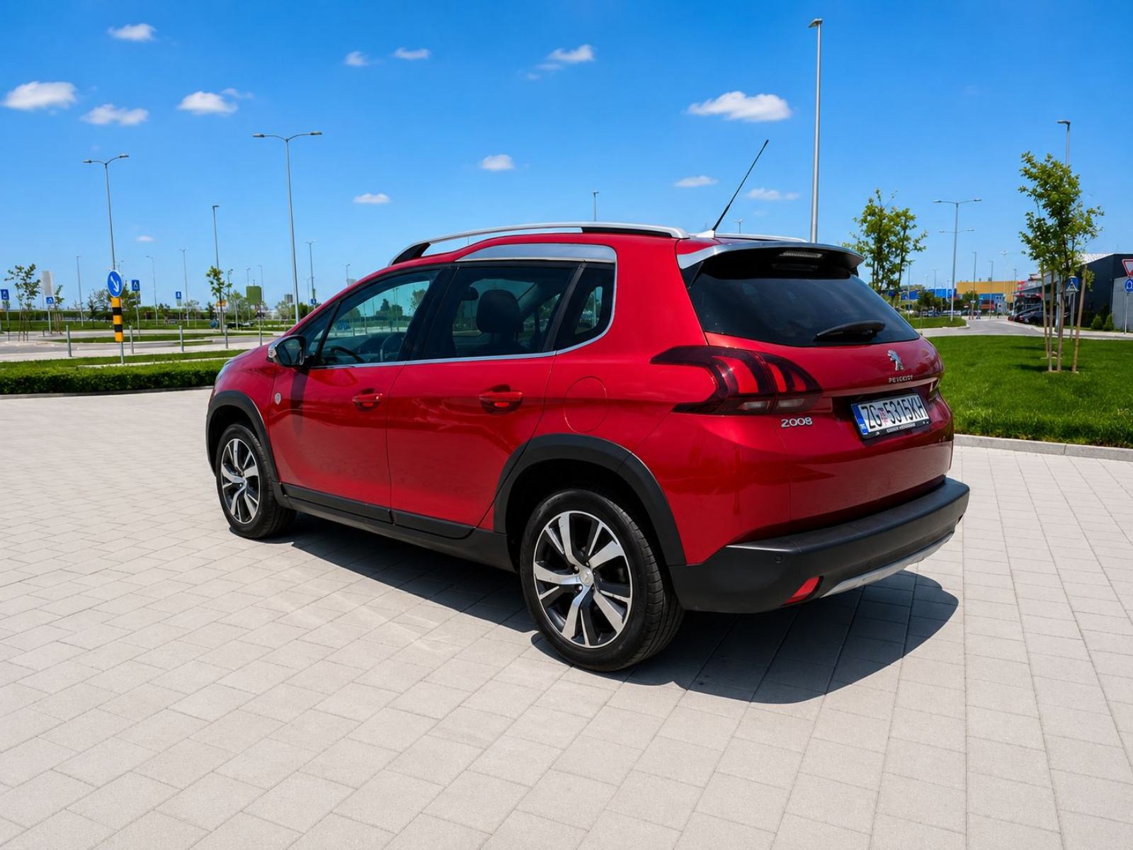 Peugeot 2008 1.2 ALLURE + - APSOLUTNA FULL OPREMA - JEDAN VOZAČ - TOP, fotografija 5