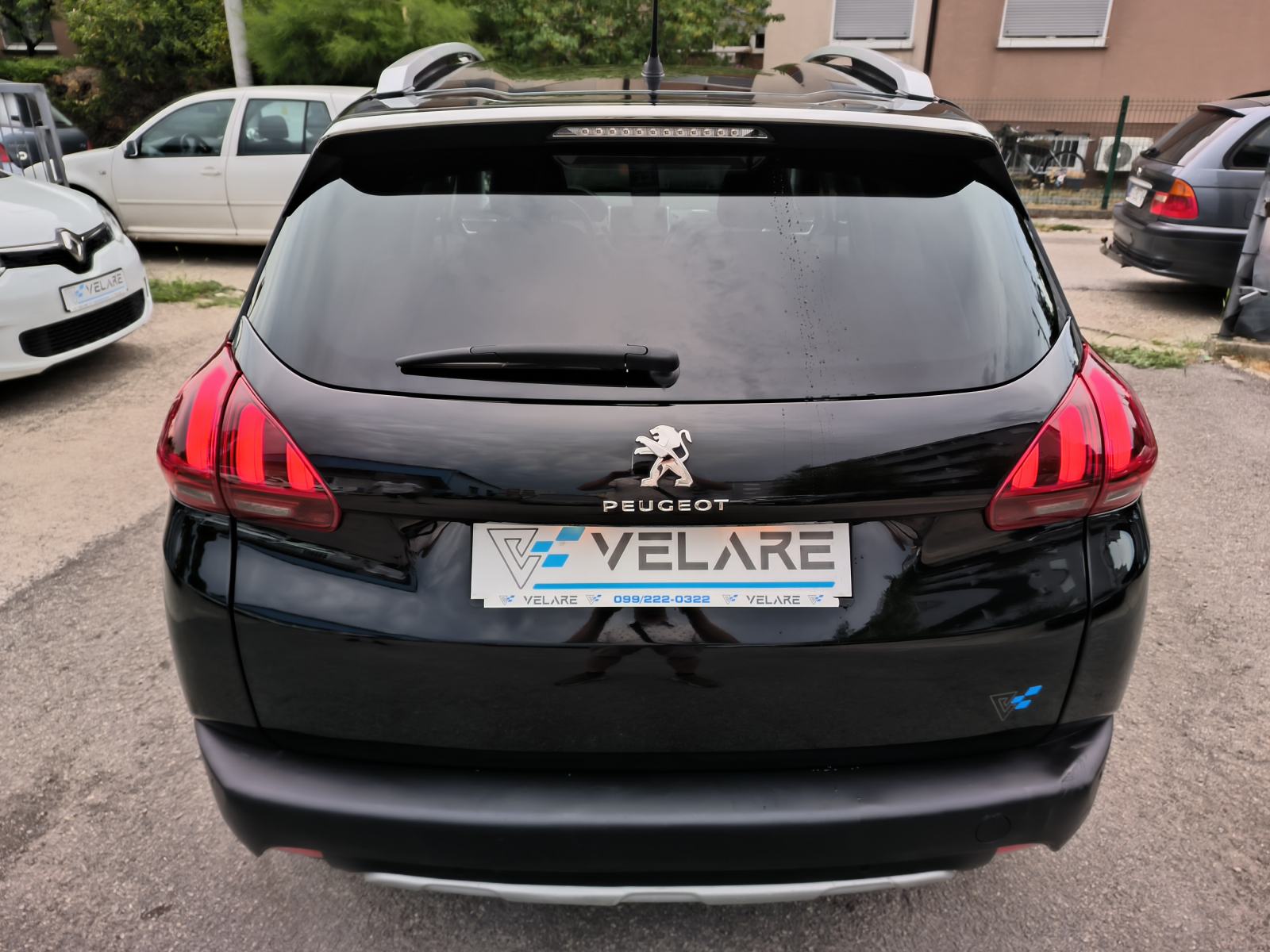 Peugeot 2008 1.2 110 ks,ALLURE, AUTOMATIK, SERVISNA, JAMSTVO, REG. 1 G, fotografija 8