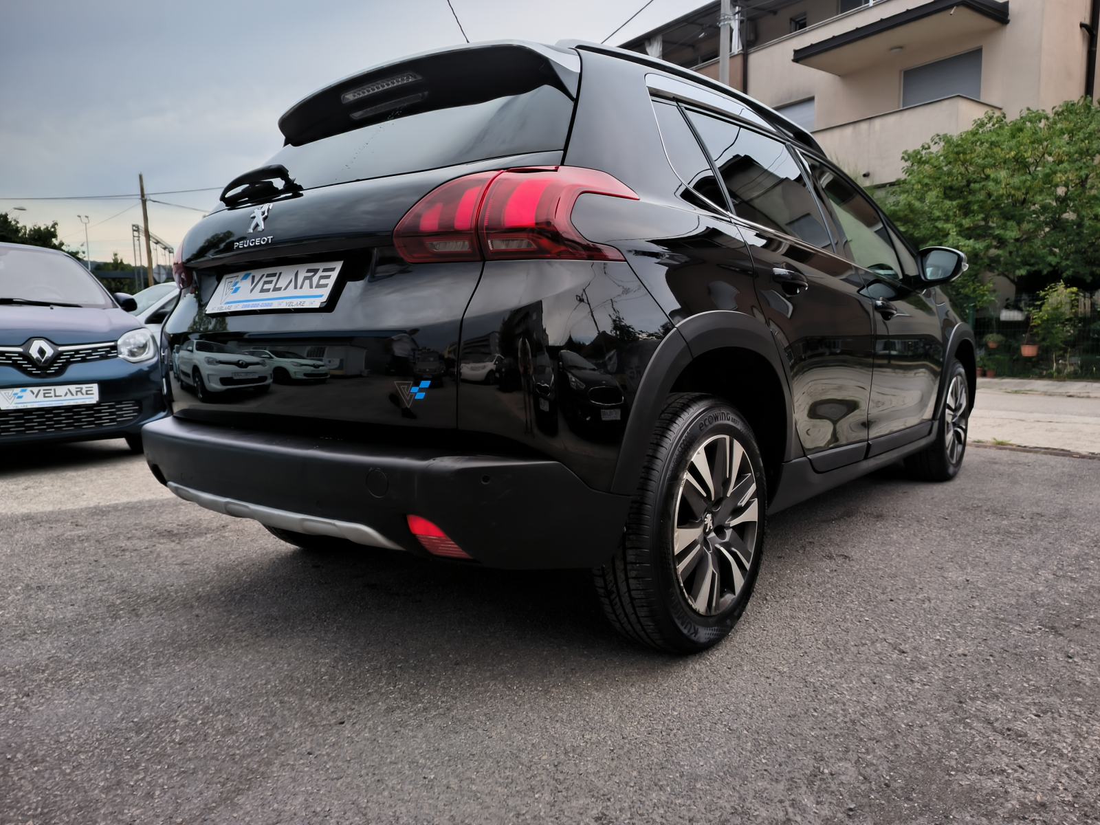 Peugeot 2008 1.2 110 ks,ALLURE, AUTOMATIK, SERVISNA, JAMSTVO, REG. 1 G, fotografija 9