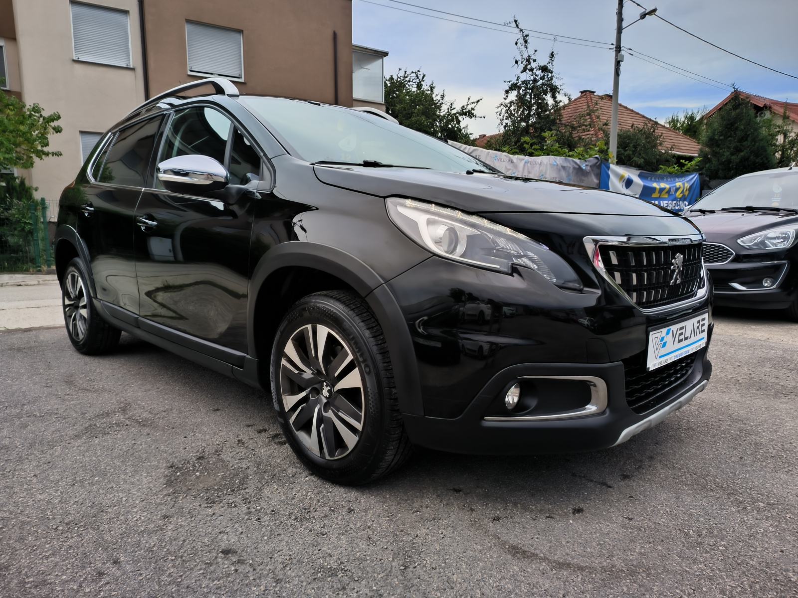 Peugeot 2008 1.2 110 ks,ALLURE, AUTOMATIK, SERVISNA, JAMSTVO, REG. 1 G, pogled izvana - slika 2