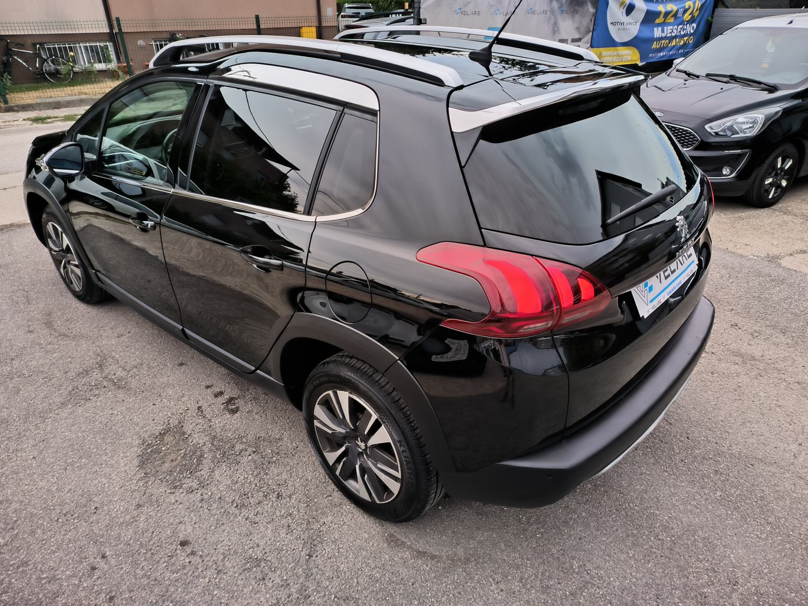 Peugeot 2008 1.2 110 ks,ALLURE, AUTOMATIK, SERVISNA, JAMSTVO, REG. 1 G, fotografija 6