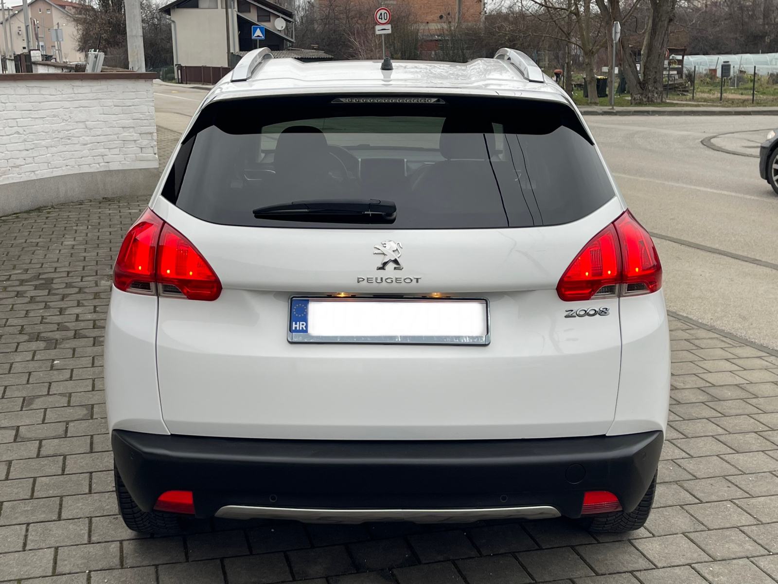 PEUGEOT 2008 1,2 •• ALLURE •• FULL OPREMA, NAVIGACIJA, PARK PILOT ••, fotografija 5