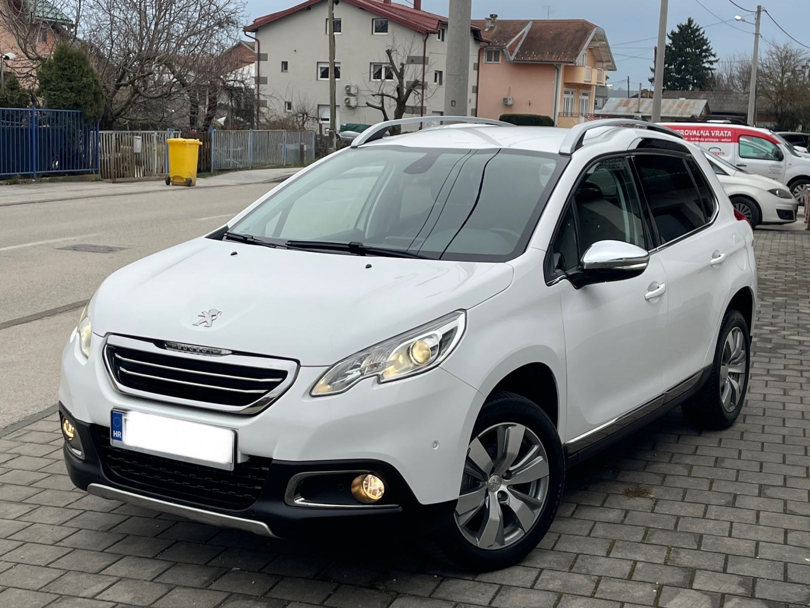 PEUGEOT 2008 1,2 •• ALLURE •• FULL OPREMA, NAVIGACIJA, PARK PILOT ••, fotografija 7