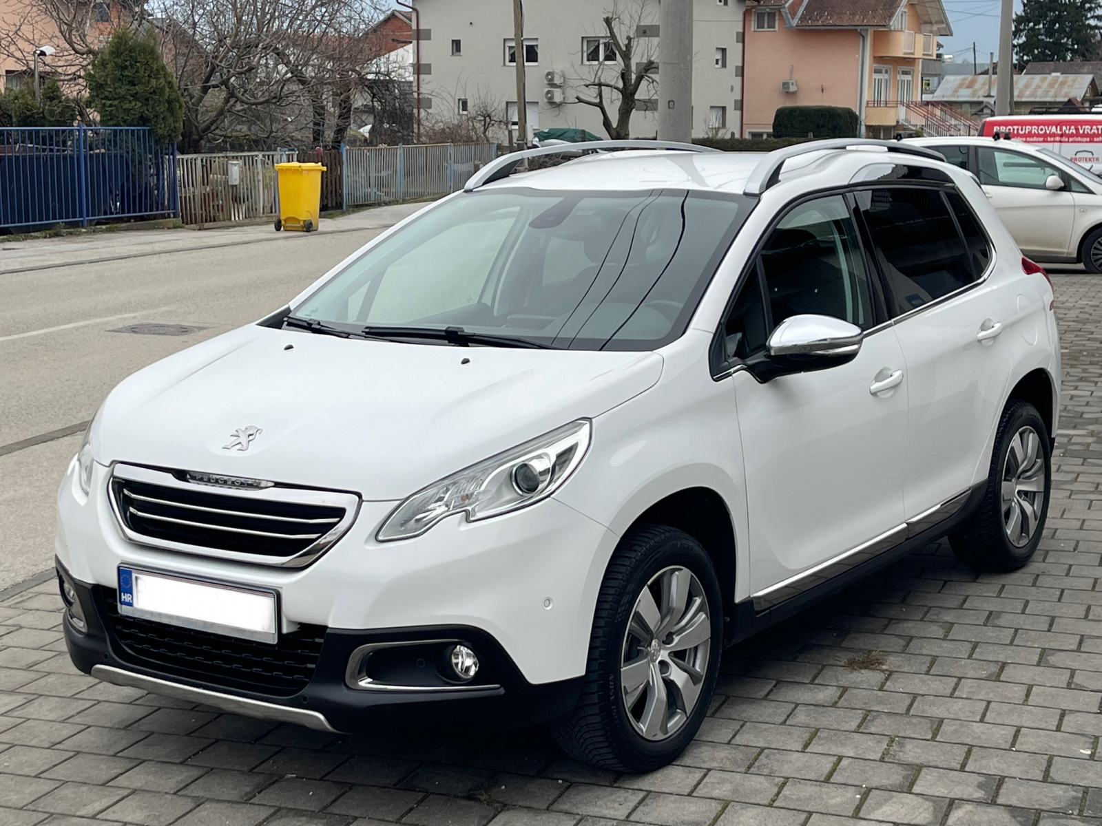 PEUGEOT 2008 1,2 •• ALLURE •• FULL OPREMA, NAVIGACIJA, PARK PILOT ••, fotografija 1