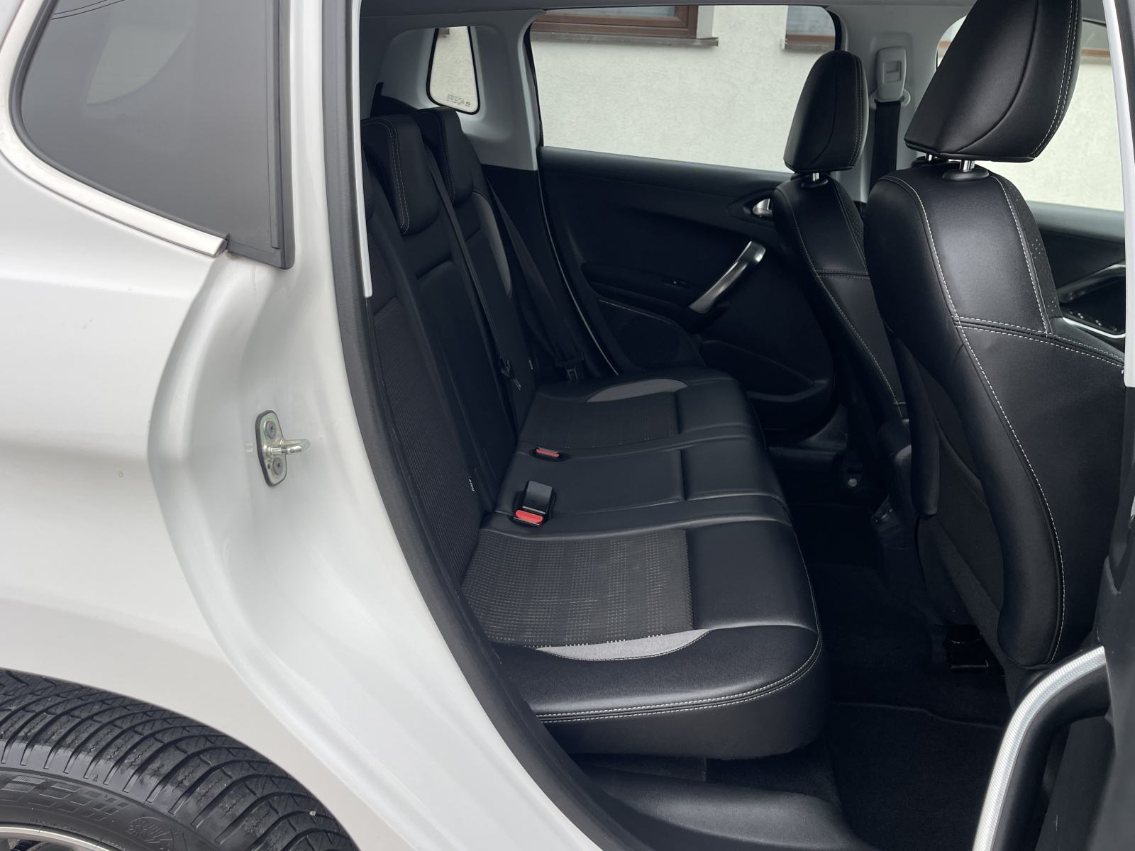 PEUGEOT 2008 1,2 •• ALLURE •• FULL OPREMA, NAVIGACIJA, PARK PILOT ••, fotografija 16