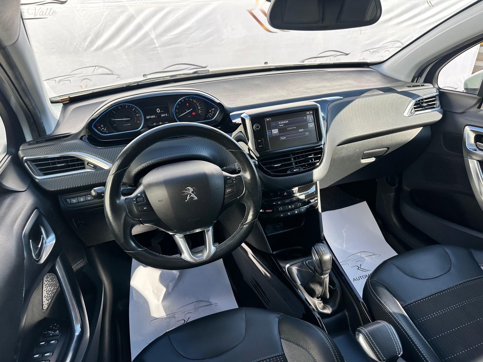 Peugeot 2008 1.2 Allure *napravljen veliki servis *97 000 km, fotografija 7
