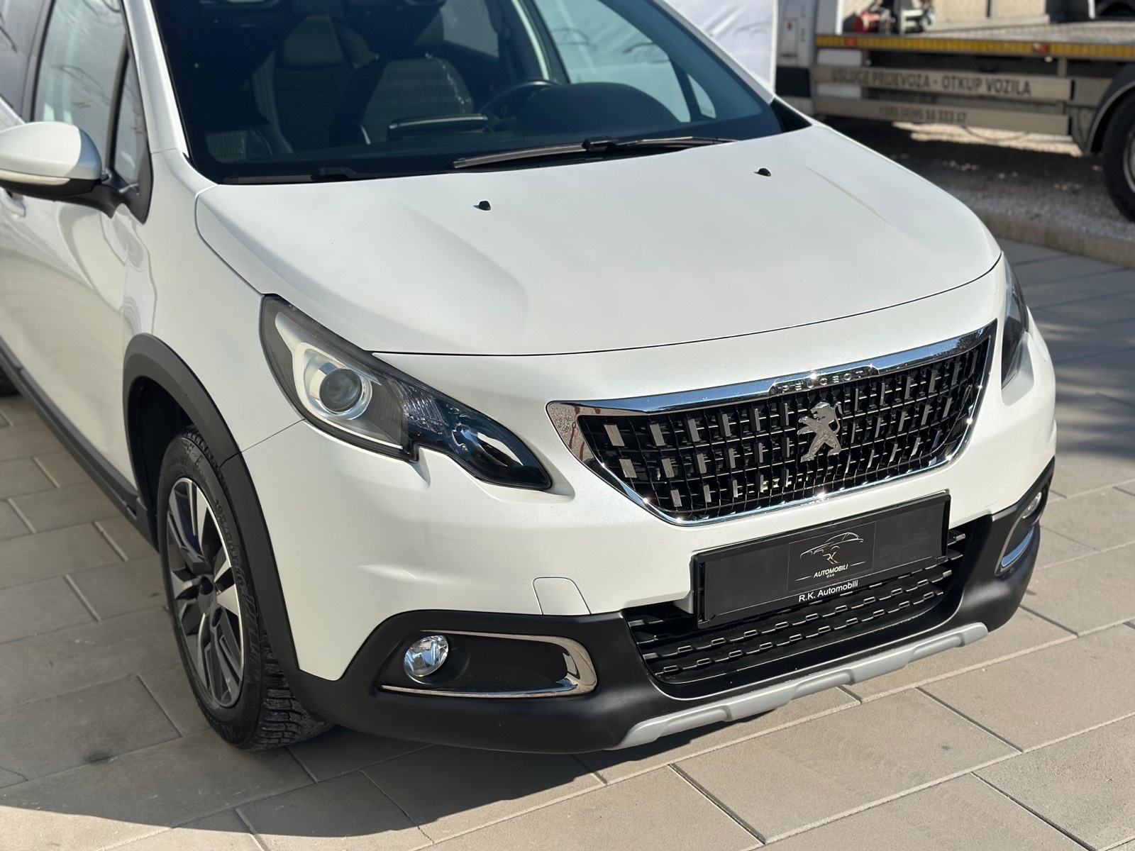 Peugeot 2008 1.2 Allure *napravljen veliki servis *97 000 km, fotografija 6
