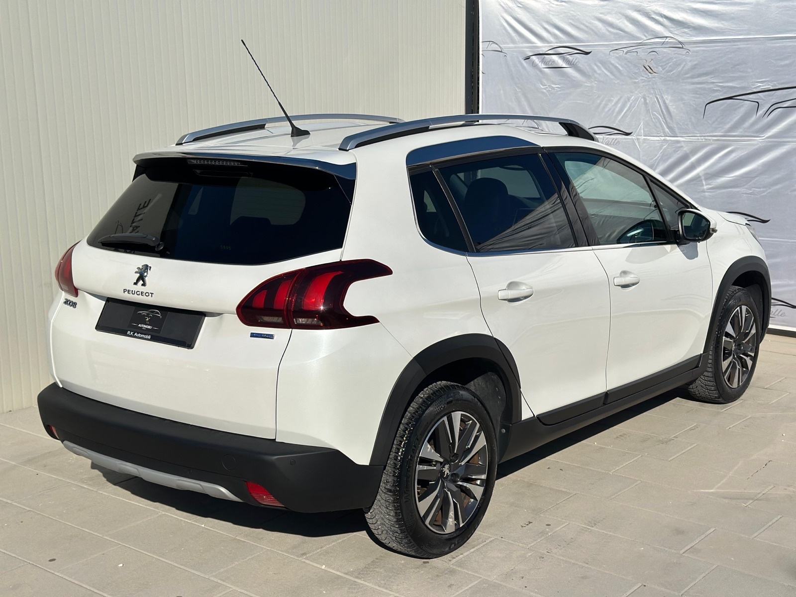 Peugeot 2008 1.2 Allure *napravljen veliki servis *97 000 km, fotografija 4