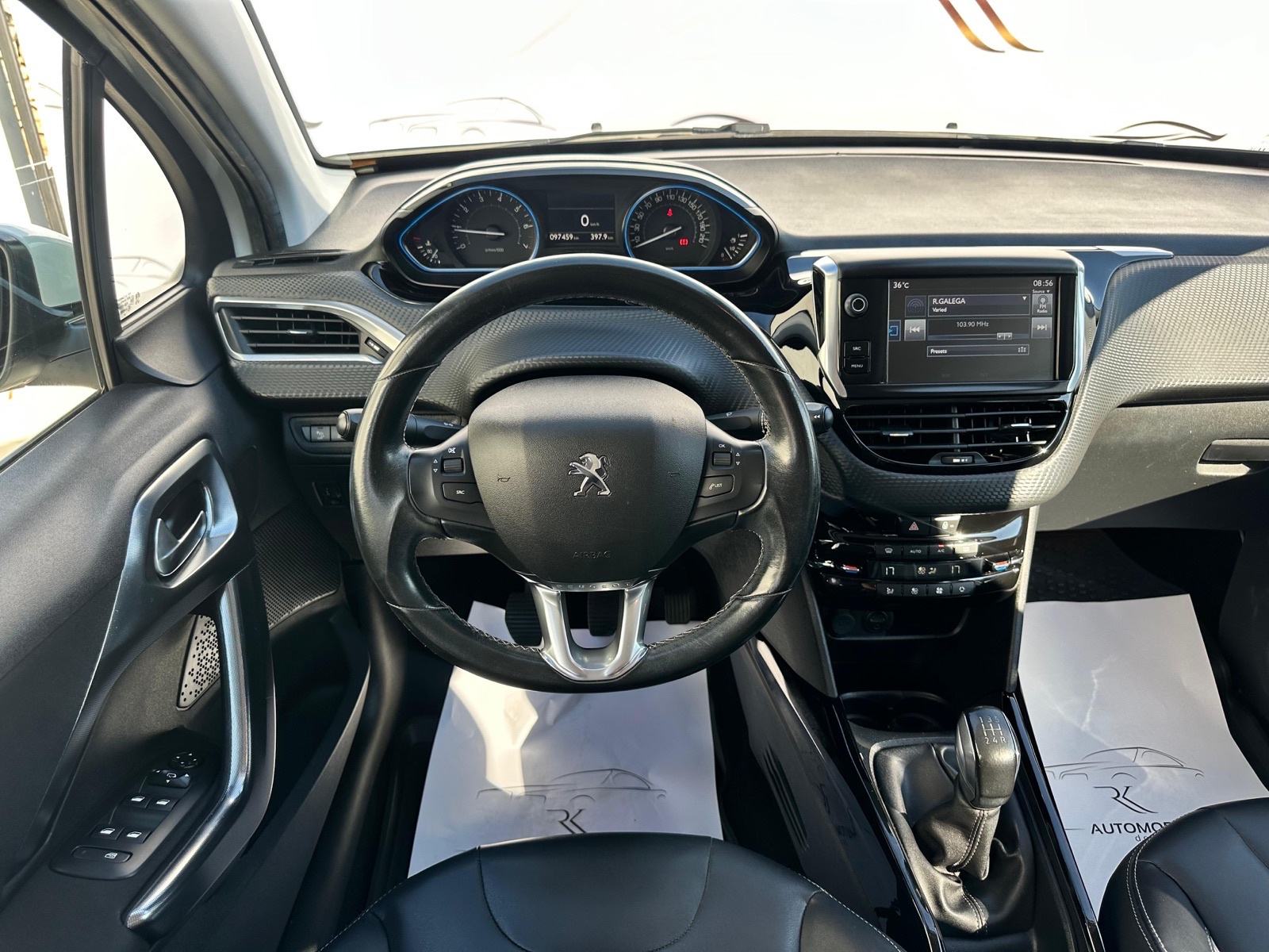 Peugeot 2008 1.2 Allure *napravljen veliki servis *97 000 km, fotografija 8