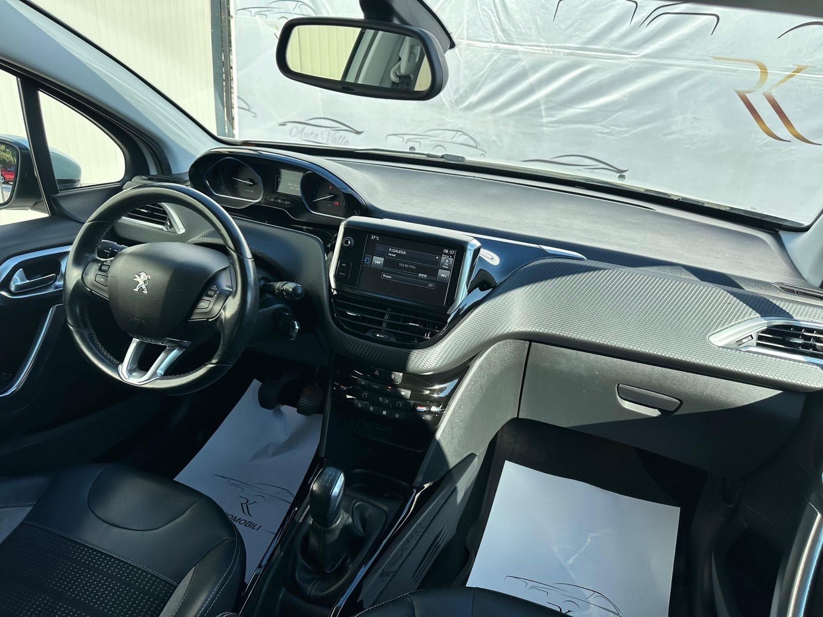 Peugeot 2008 1.2 Allure *napravljen veliki servis *97 000 km, fotografija 9