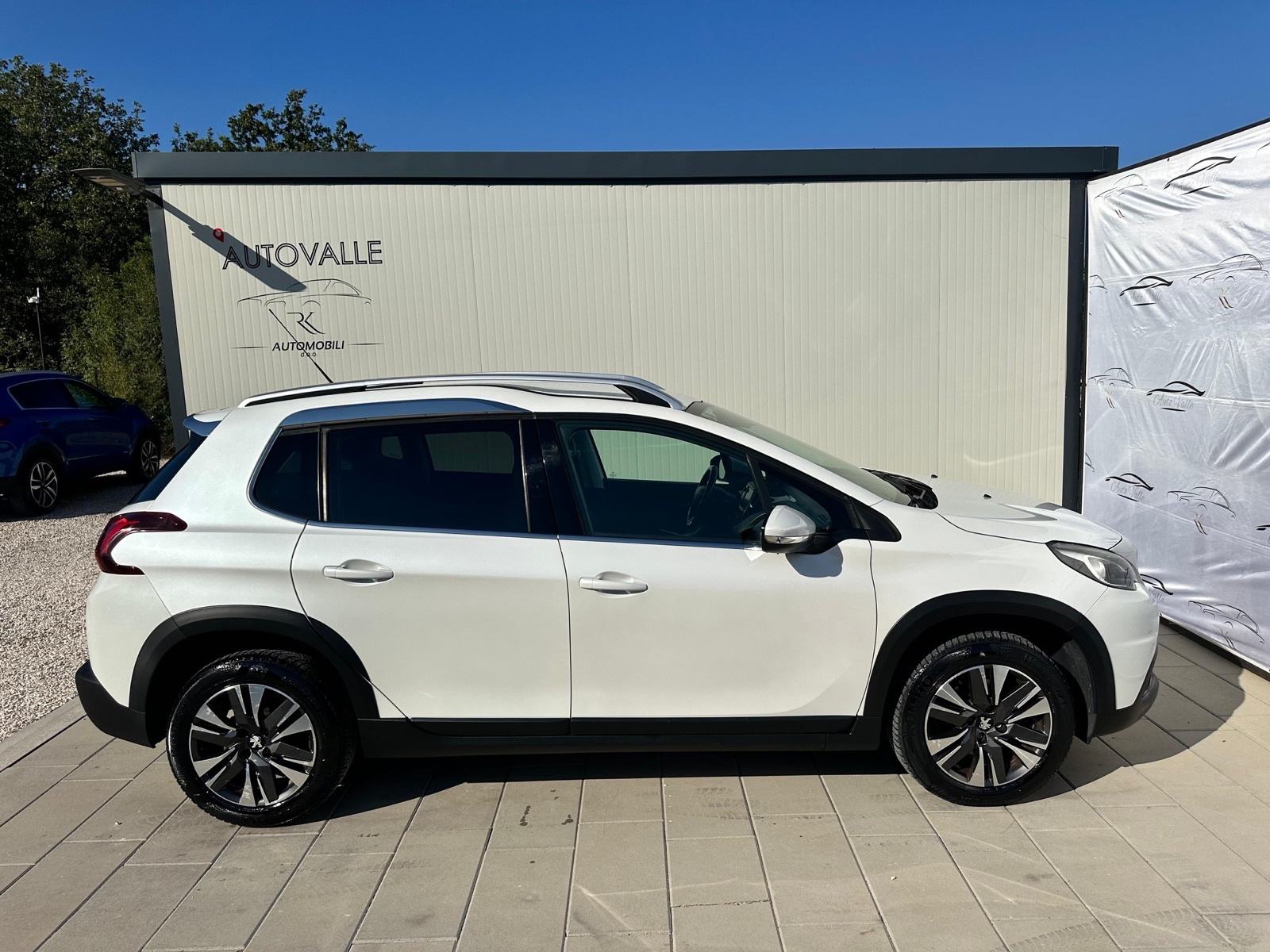 Peugeot 2008 1.2 Allure *napravljen veliki servis *97 000 km, fotografija 16