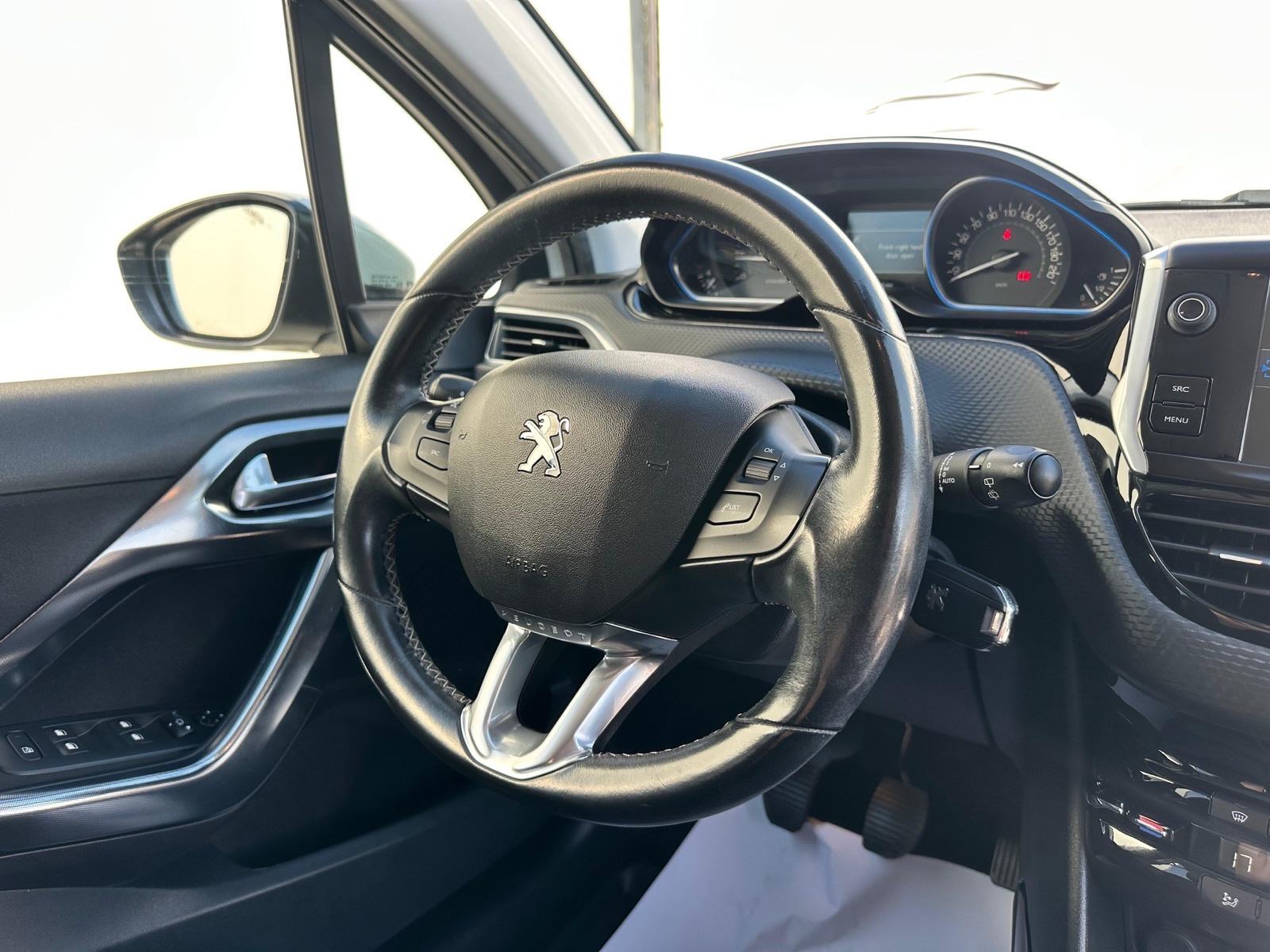 Peugeot 2008 1.2 Allure *napravljen veliki servis *97 000 km, fotografija 10