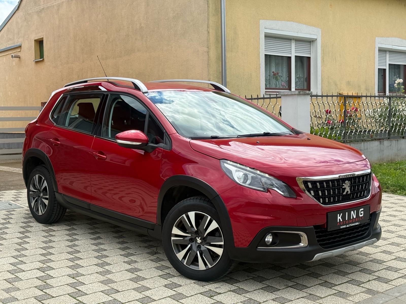 Peugeot 2008 1,2 ALLURE ** NAPRAVLJEN VELIKI SERVIS**, fotografija 3