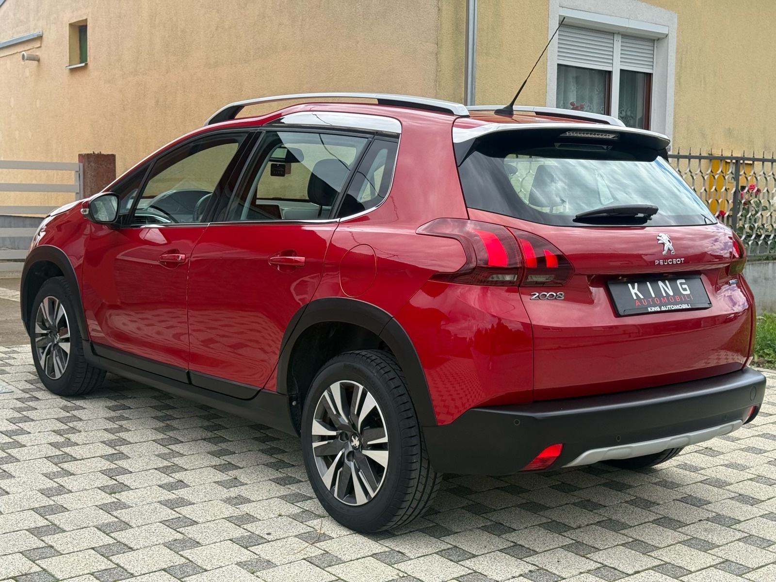 Peugeot 2008 1,2 ALLURE ** NAPRAVLJEN VELIKI SERVIS**, fotografija 7