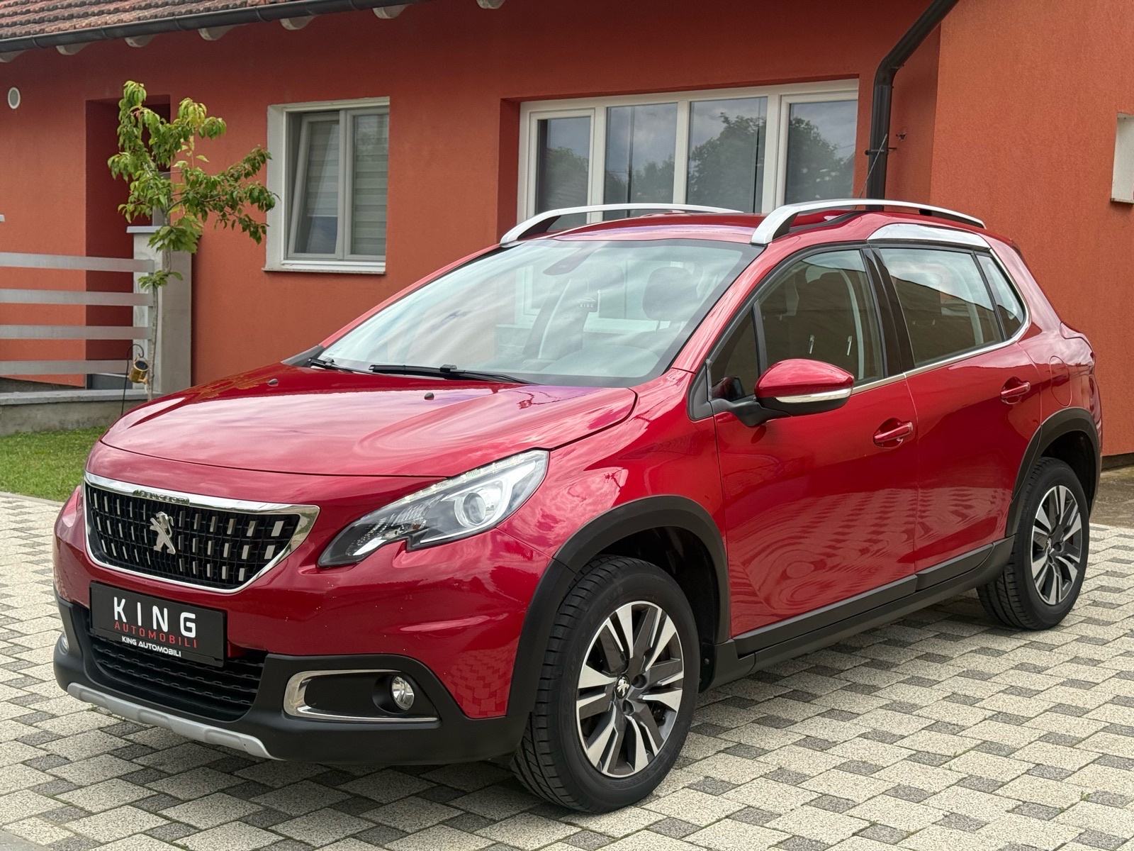 Peugeot 2008 1,2 ALLURE ** NAPRAVLJEN VELIKI SERVIS**, fotografija 9
