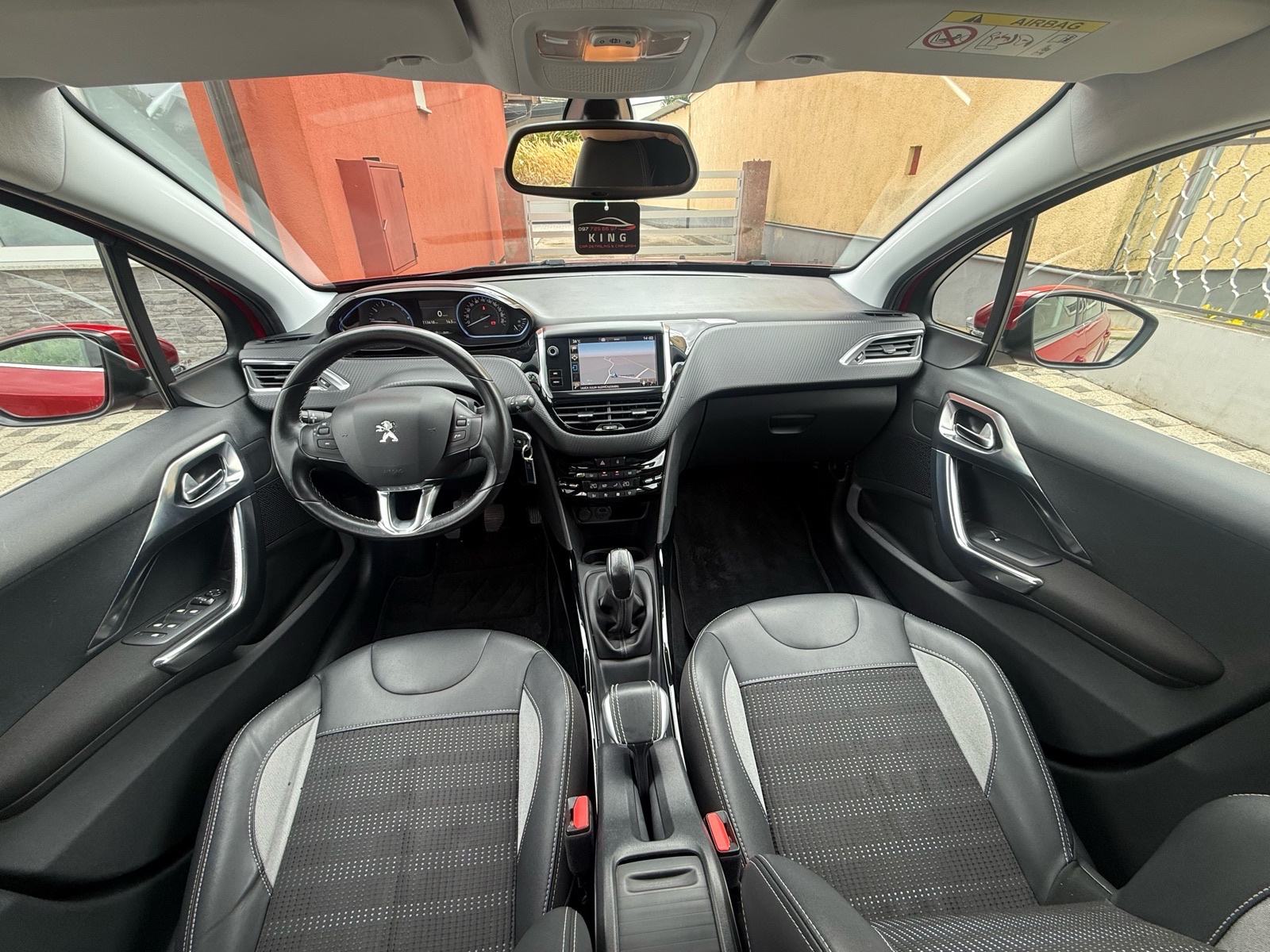 Peugeot 2008 1,2 ALLURE ** NAPRAVLJEN VELIKI SERVIS**, fotografija 11
