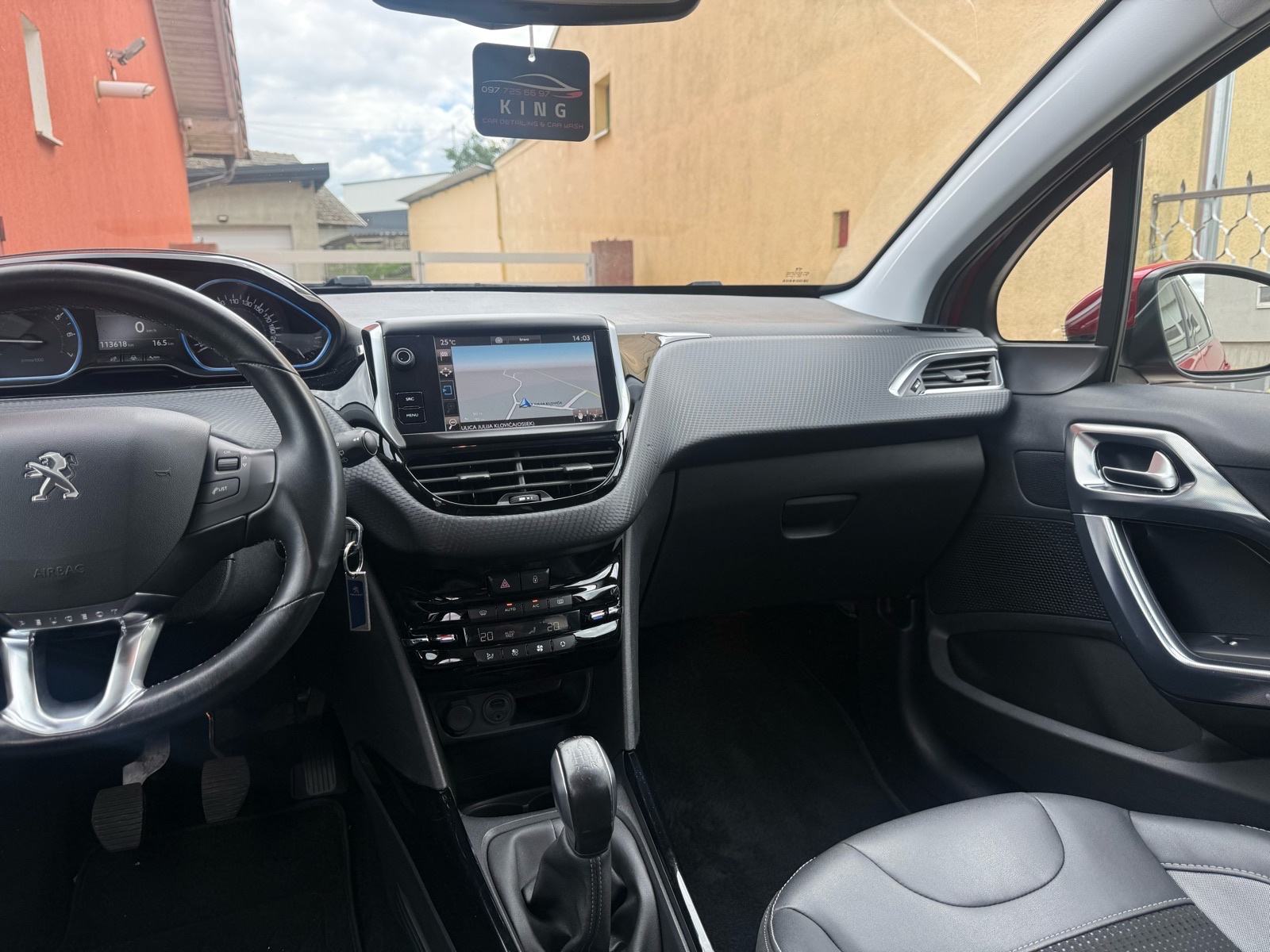 Peugeot 2008 1,2 ALLURE ** NAPRAVLJEN VELIKI SERVIS**, fotografija 13