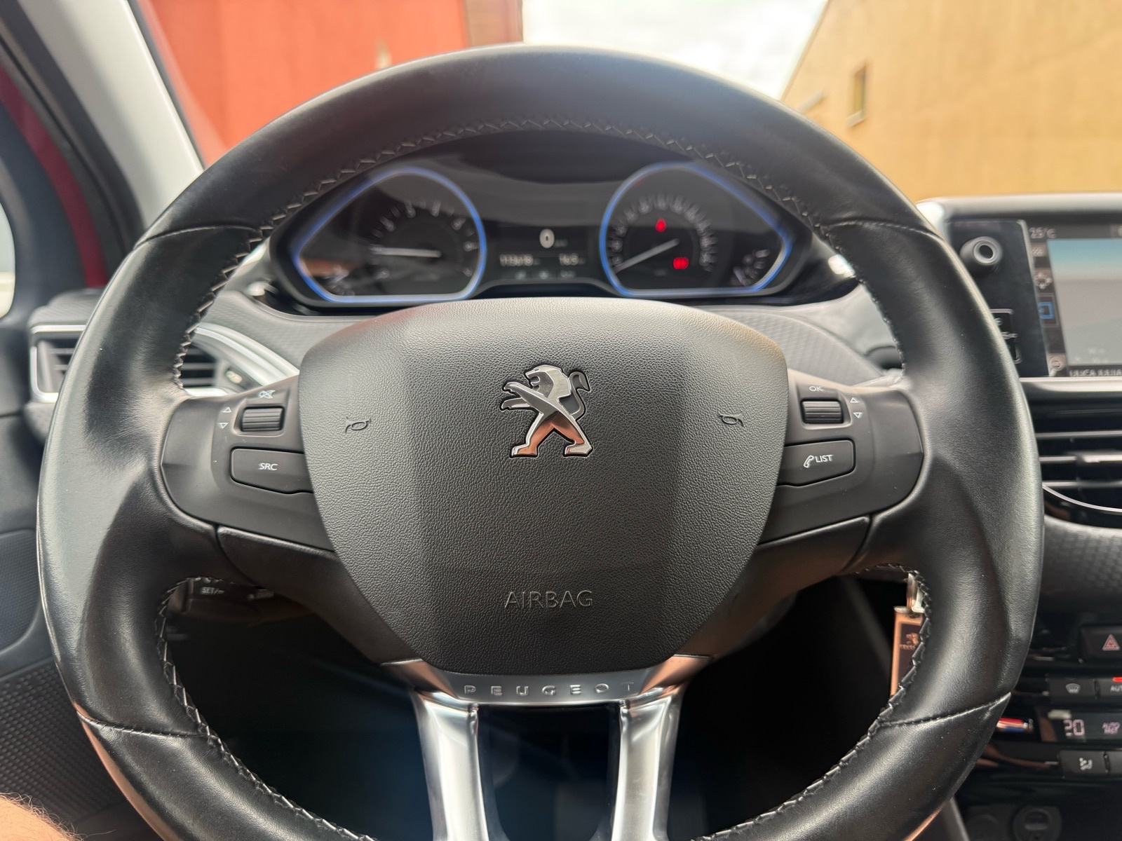 Peugeot 2008 1,2 ALLURE ** NAPRAVLJEN VELIKI SERVIS**, fotografija 17