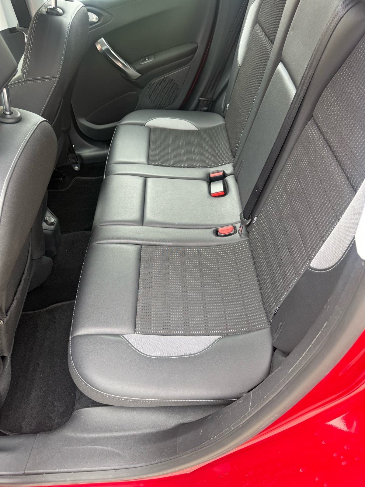 Peugeot 2008 1,2 ALLURE ** NAPRAVLJEN VELIKI SERVIS**, fotografija 20