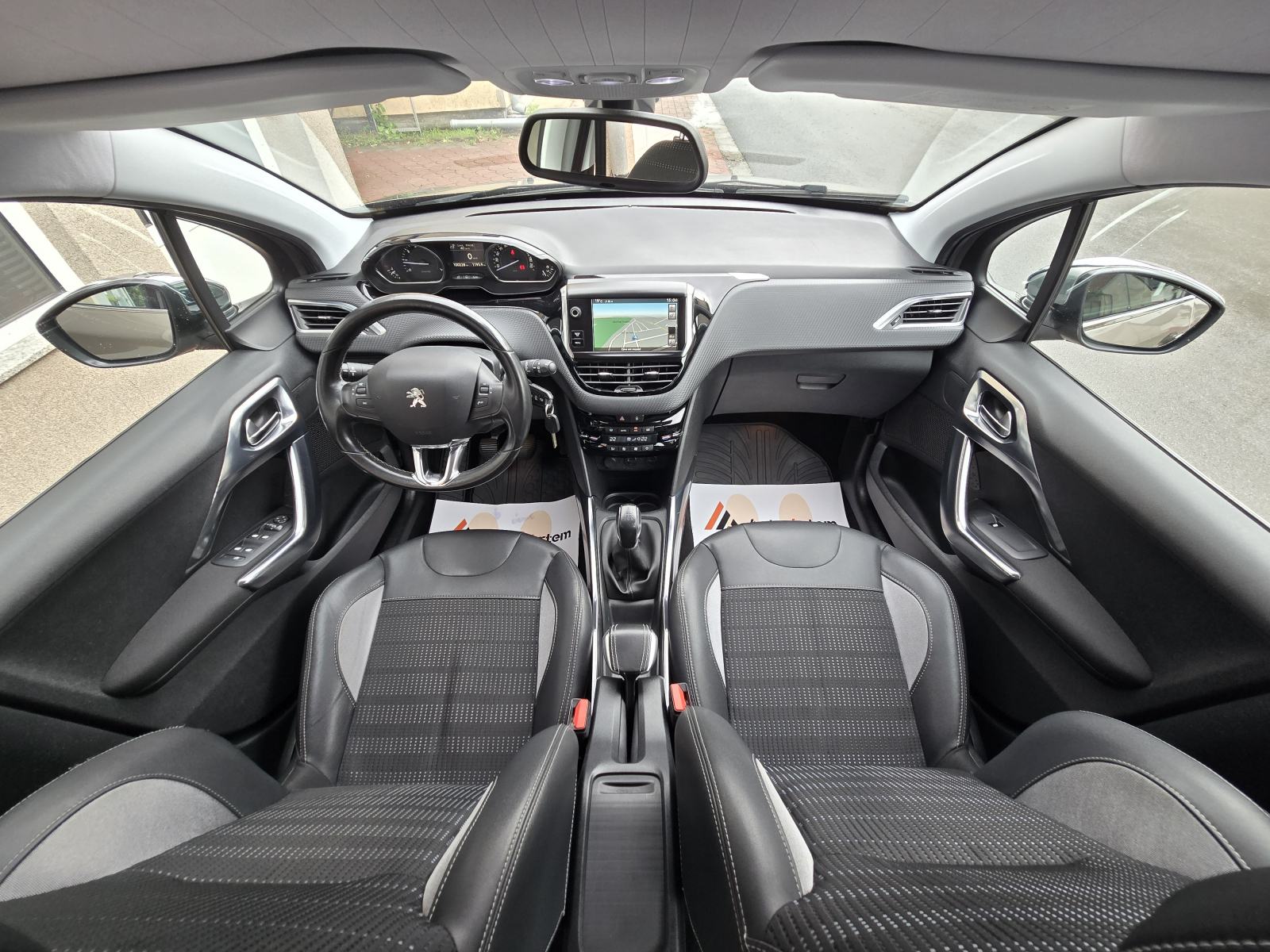 Peugeot 2008 1.2 ALLURE, NAVIGACIJA,KOŽA,TEMPOMAT,PDC,SERV.KNJIŽ., fotografija 15